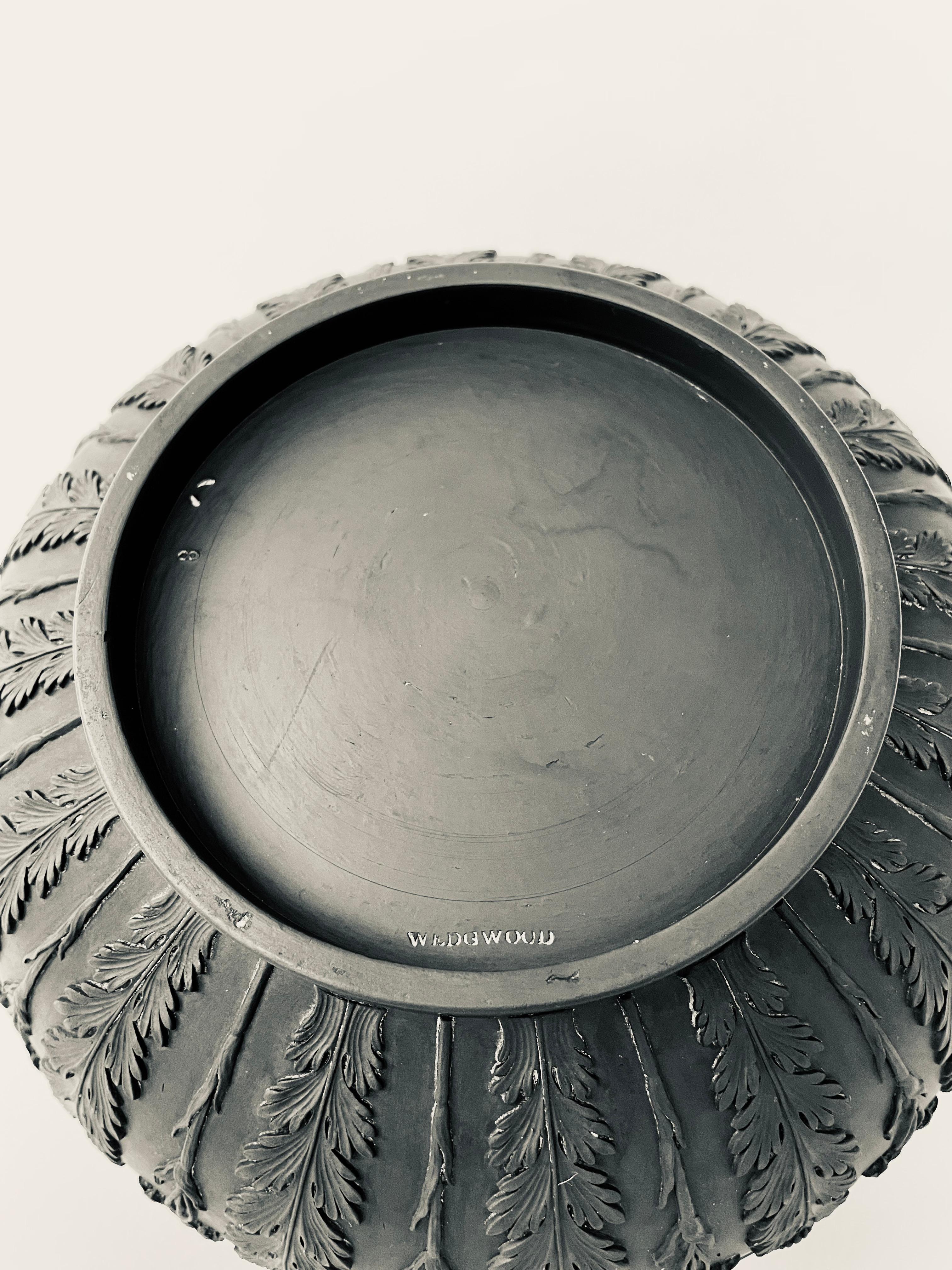 Wedgwood Jorge III Cuenco de acanto de gres basáltico en venta 3