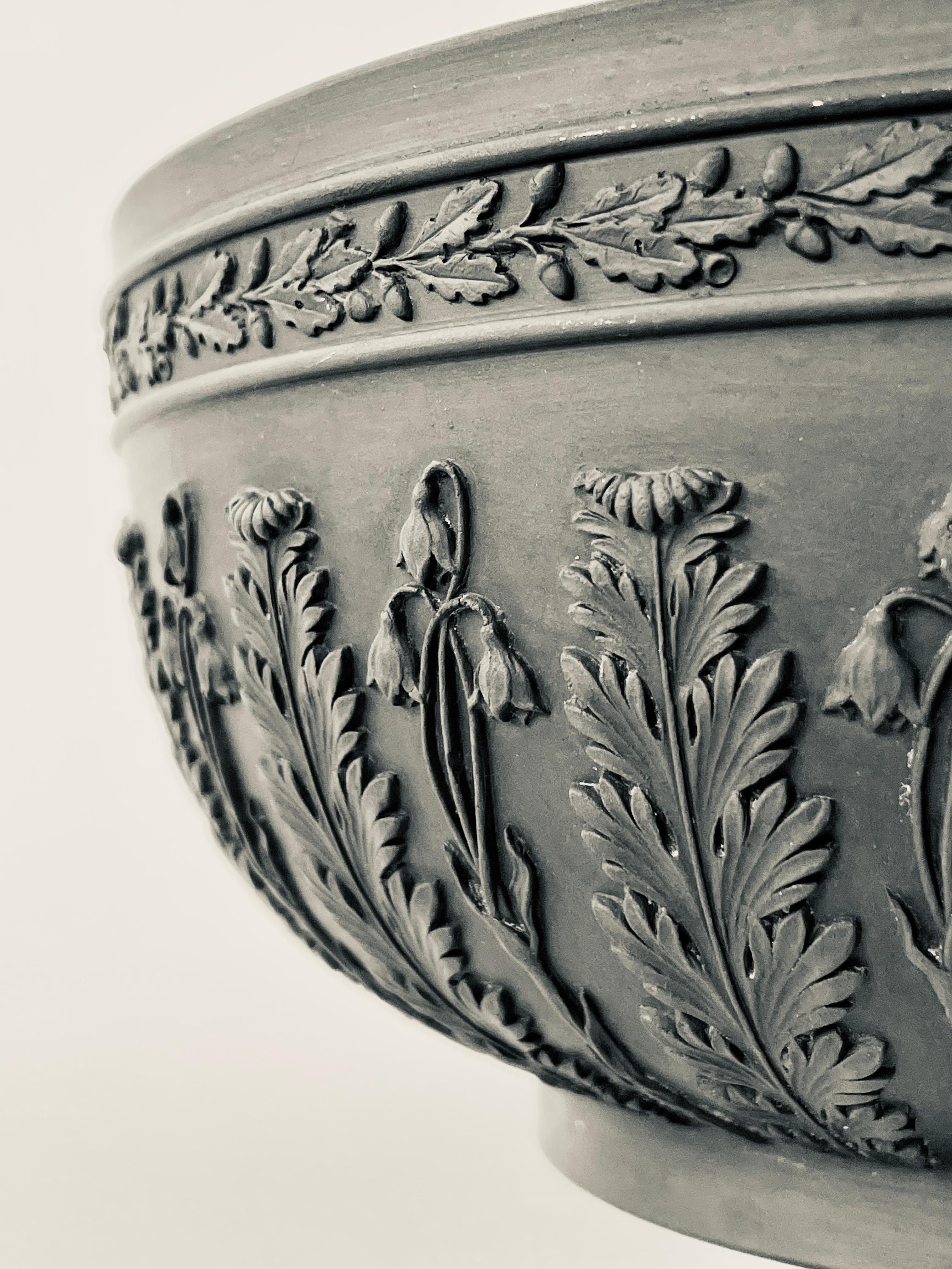 Wedgwood Jorge III Cuenco de acanto de gres basáltico en venta 6