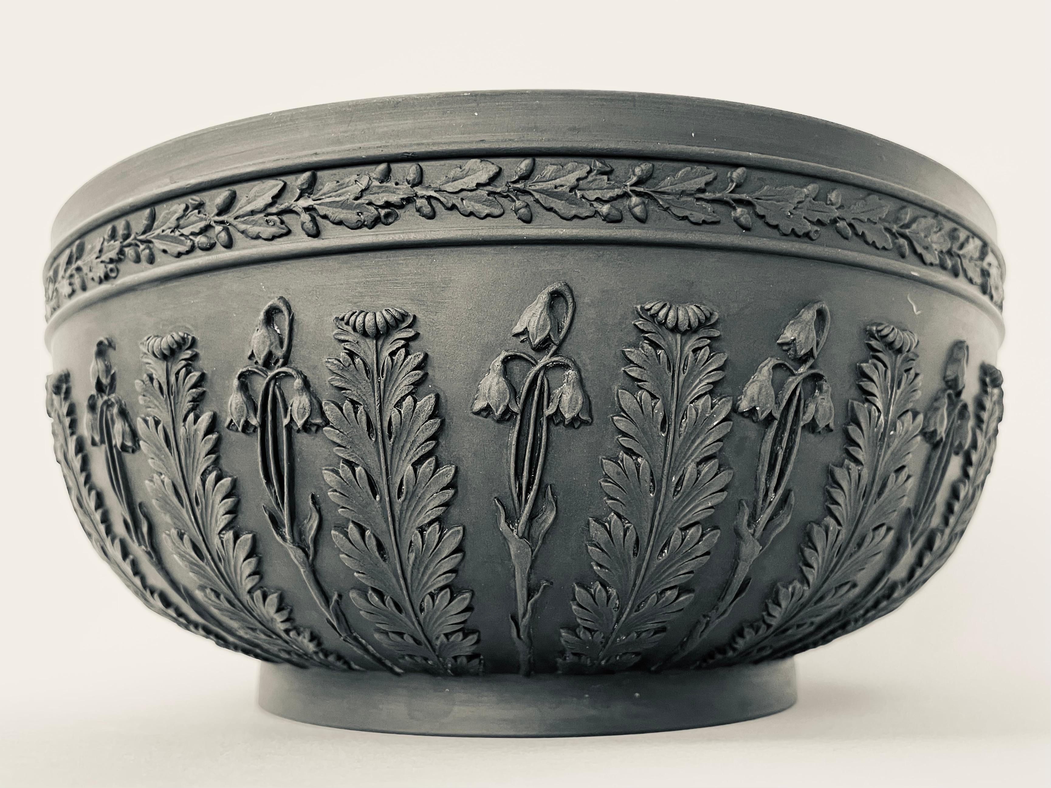Wedgwood Jorge III Cuenco de acanto de gres basáltico Hecho a mano en venta