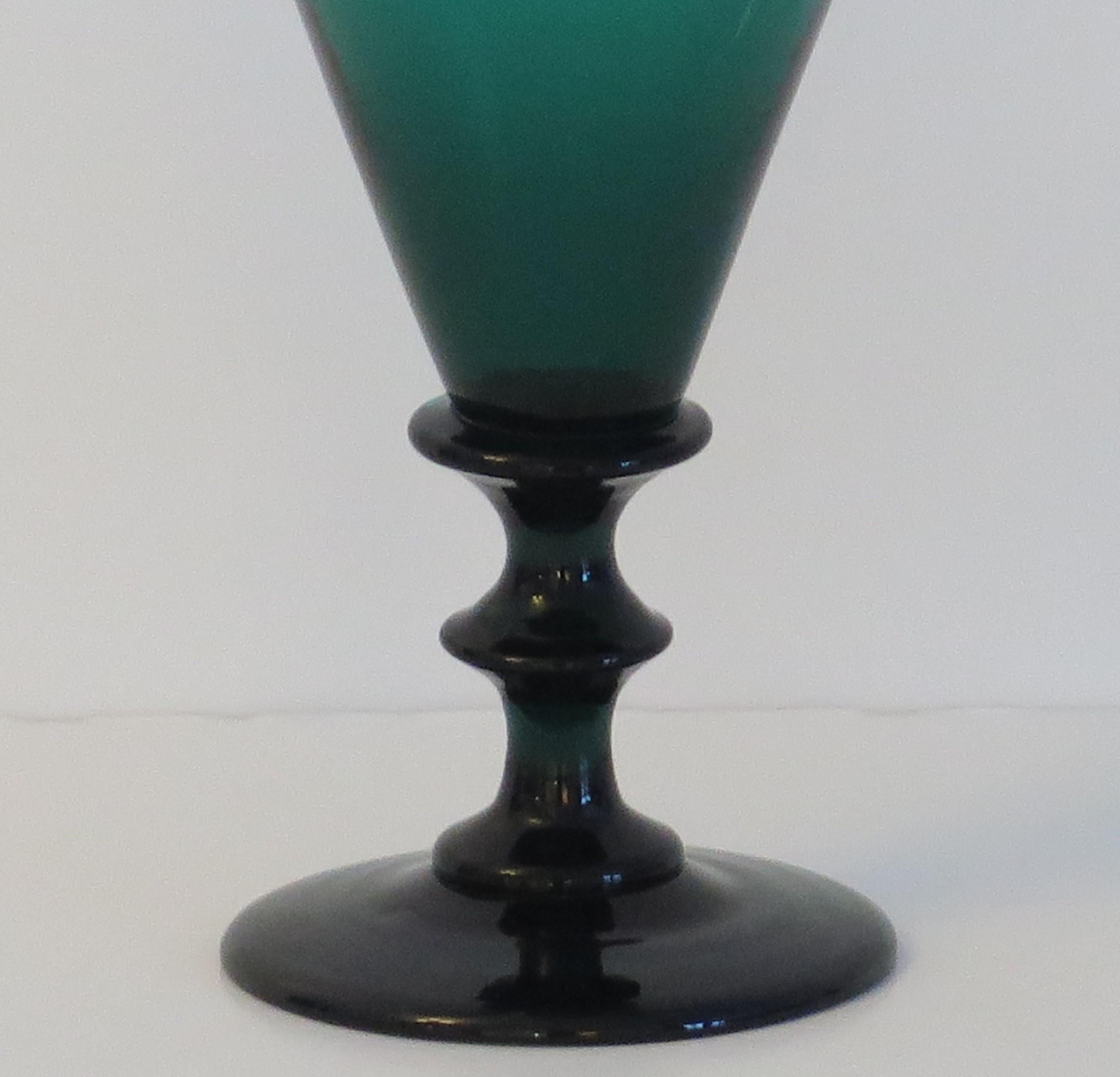 Georgianische, konische Bristol-Schale aus georgianischem Weinglas mit Knopfleiste, Englisch um 1815 im Zustand „Gut“ im Angebot in Lincoln, Lincolnshire