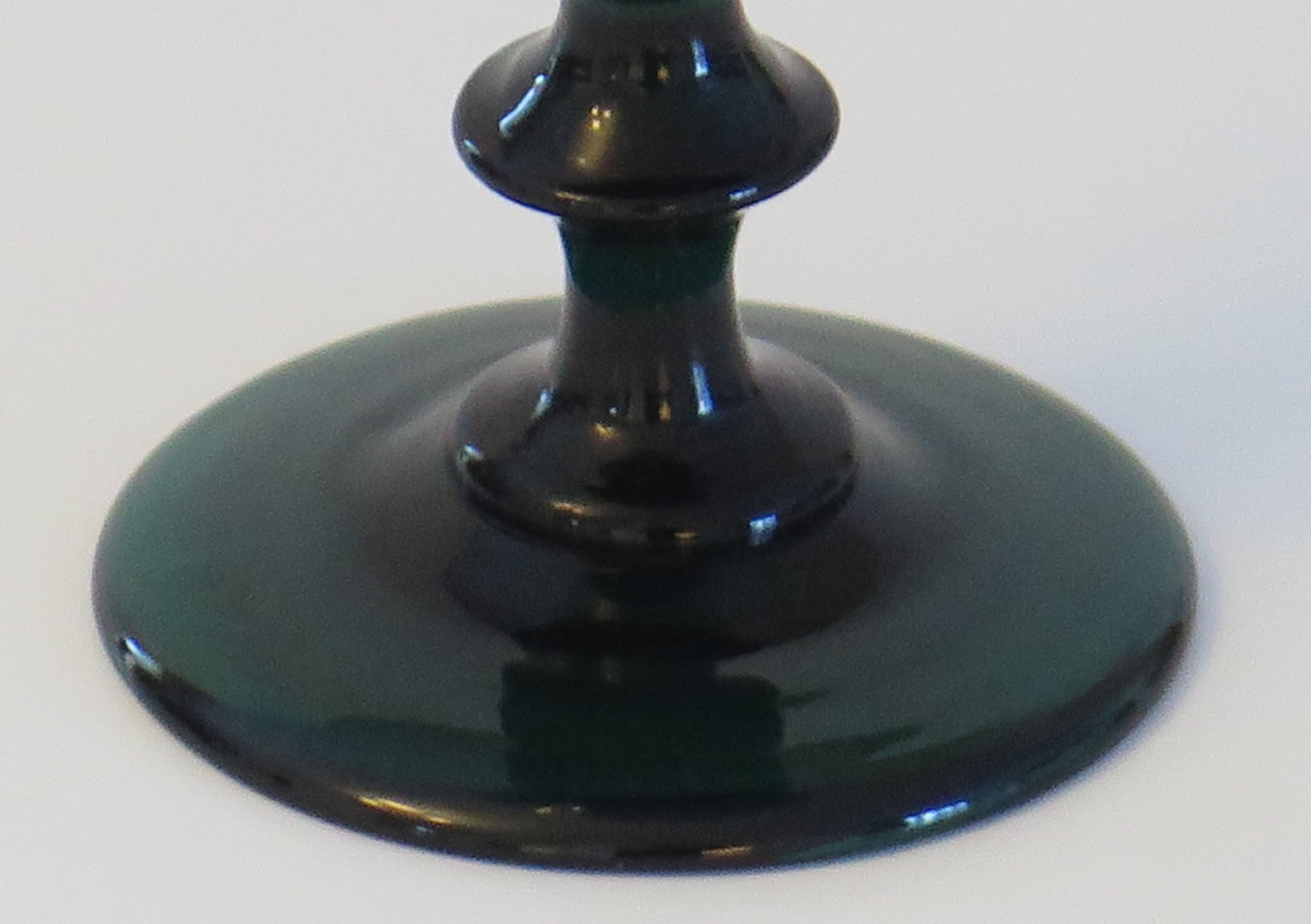 Copa de Vino Georgiana Tazón Cónico Verde Bristol Tallo Acanalado, Inglés circa 1815 Vidrio en venta