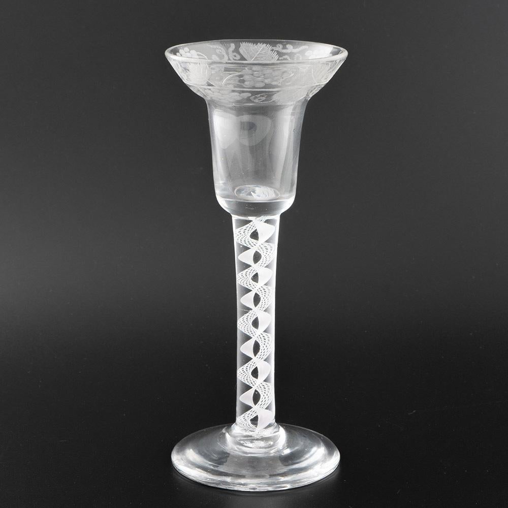Georgianisches Weinglas Opaque Twist Stem Gravierte Untertasse Top Bowl um 1760 (Britisch) im Angebot