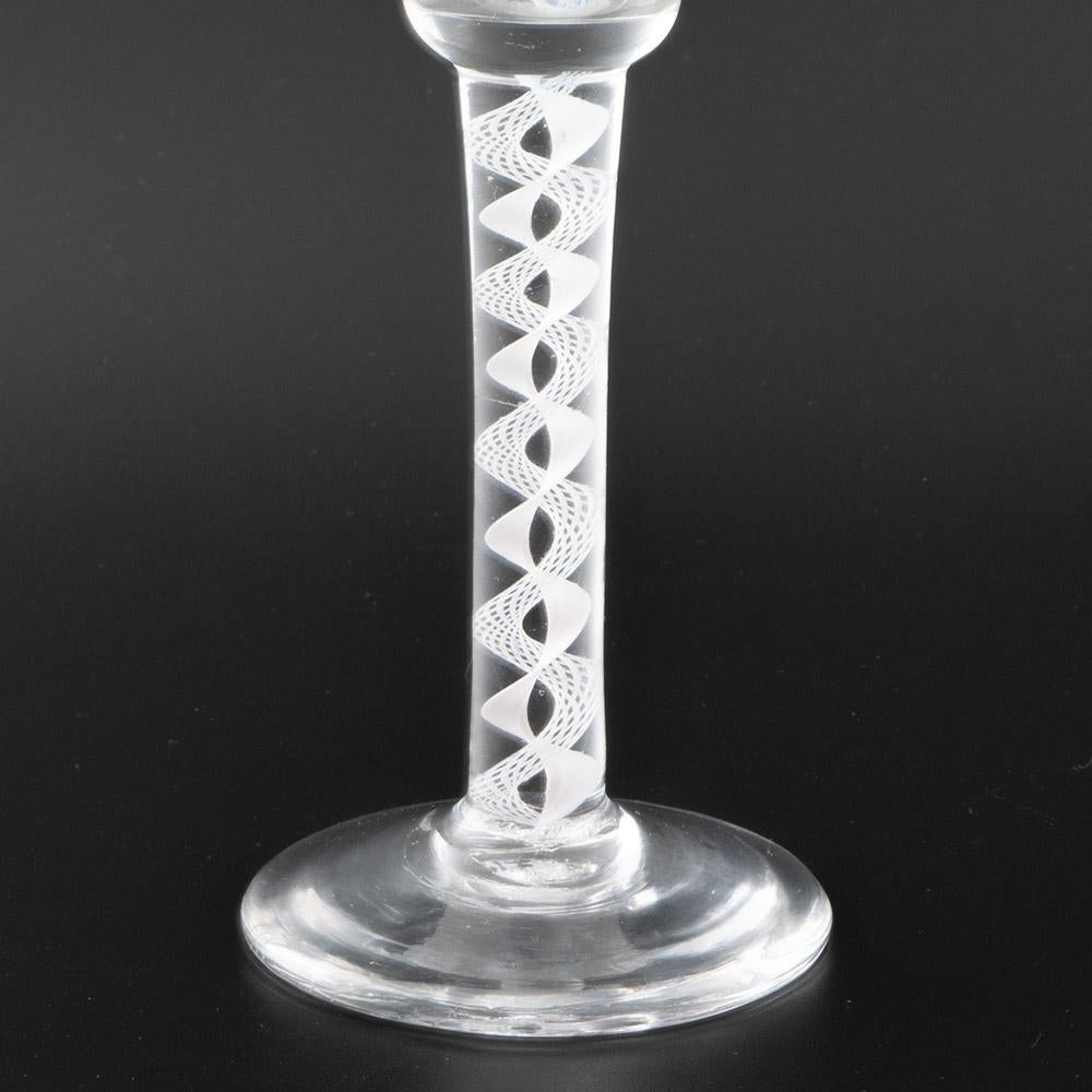 Georgianisches Weinglas Opaque Twist Stem Gravierte Untertasse Top Bowl um 1760 im Zustand „Gut“ im Angebot in Tunbridge Wells, GB