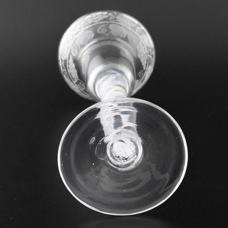 Georgianisches Weinglas Opaque Twist Stem Gravierte Untertasse Top Bowl um 1760 im Angebot 2