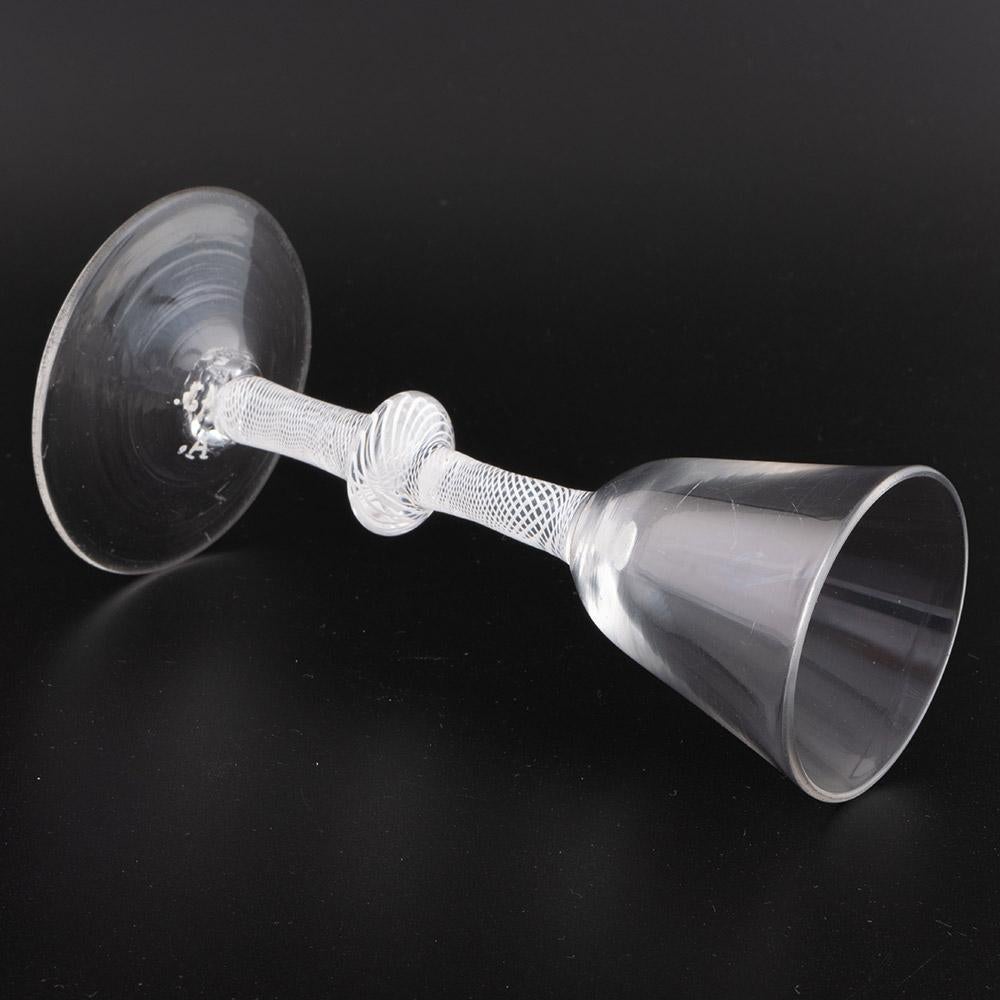 Britannico Bicchiere da vino georgiano con stelo opaco a spirale c1760 in vendita