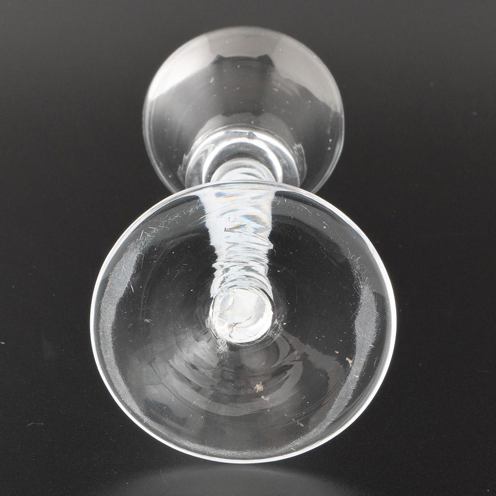 Metà XVIII secolo Bicchiere da vino georgiano con stelo opaco a spirale c1760 in vendita