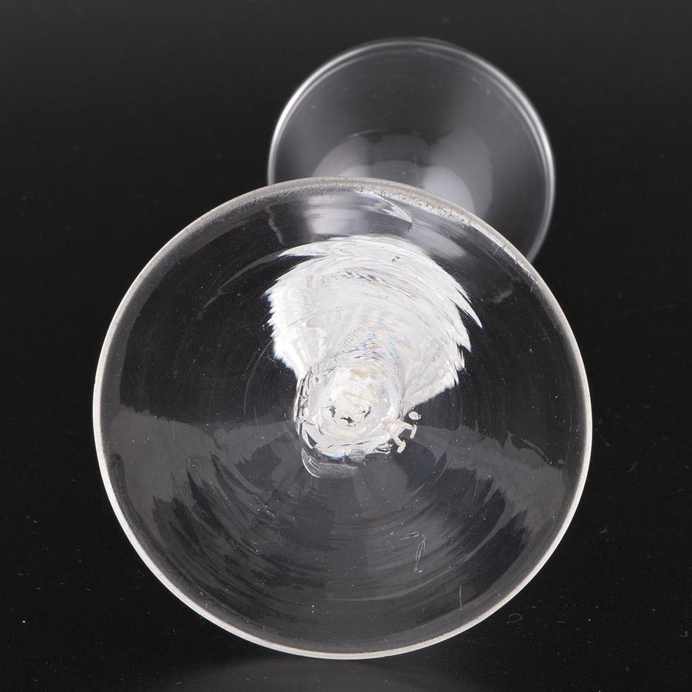 Metà XVIII secolo Bicchiere da vino georgiano con stelo opaco a spirale c1760 in vendita