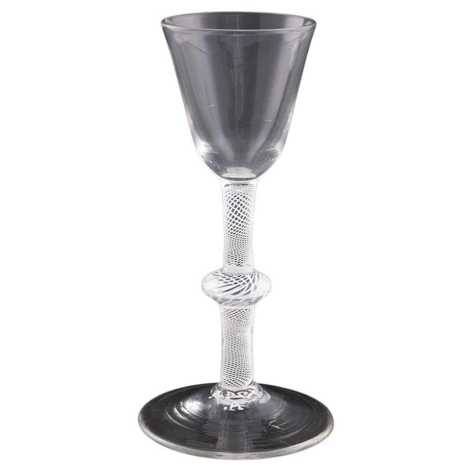 Titolo : Bicchiere da vino georgiano con stelo opaco a spirale c1760
Periodo : Giorgio II / Giorgio III - c1760
Origine : Inghilterra
Colore: Trasparente
Vasca : Imbuto rotondo
Stelo : Spirale multipla opaca con nodo anulare mediale.
Piede :