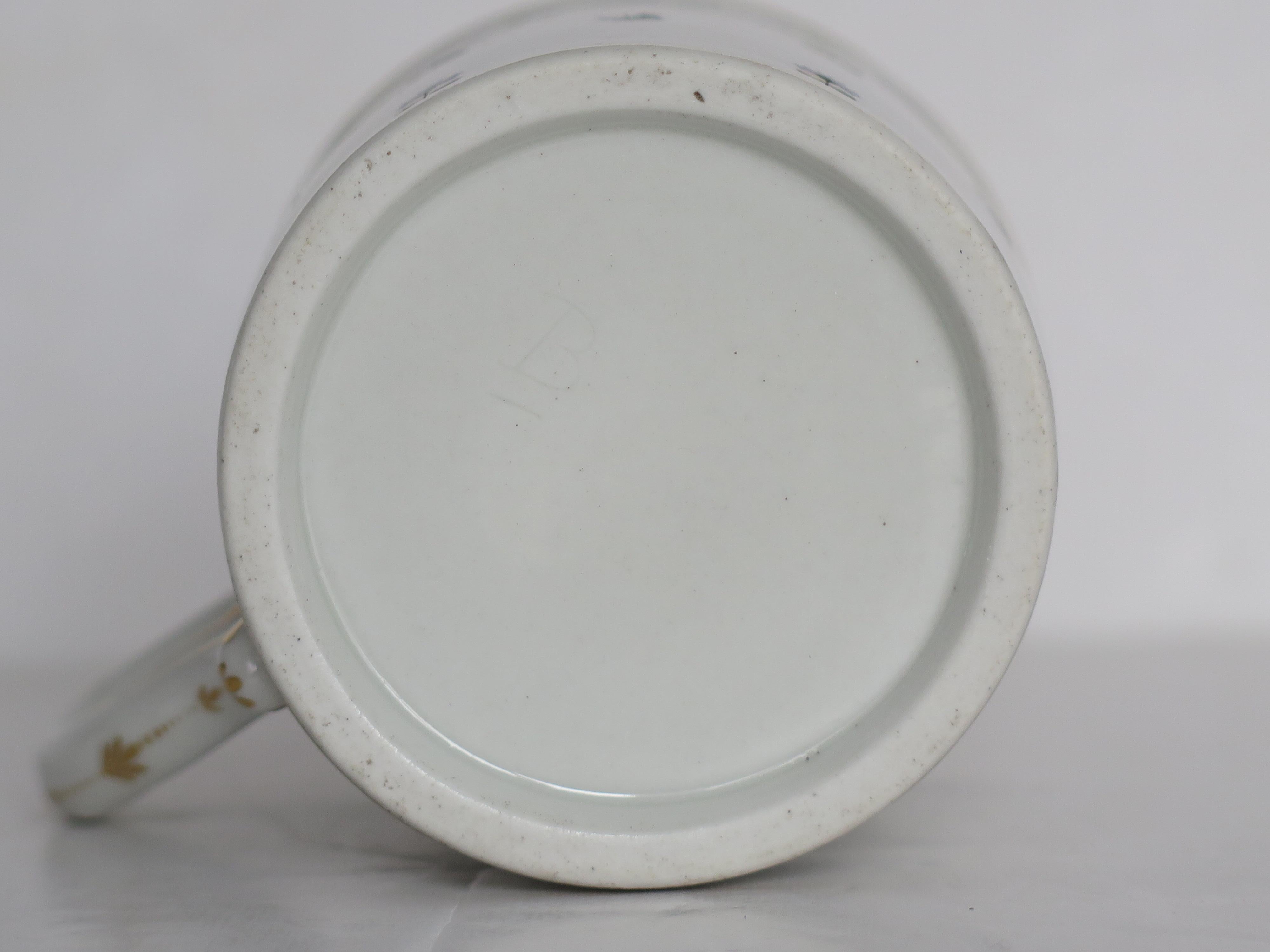 Georgian Worcester Barr Porcelain Coffee Can in Cornflower Pattern, circa 1800 3