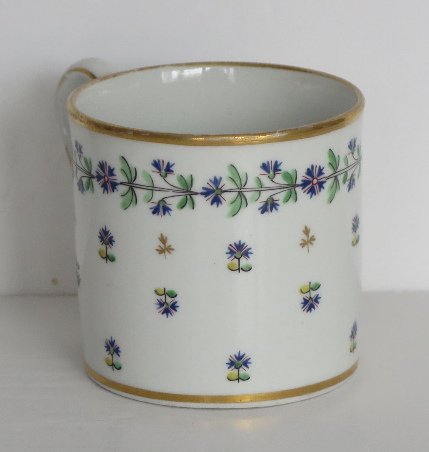 English Georgian Worcester Barr Porcelain Coffee Can in Cornflower Pattern, circa 1800