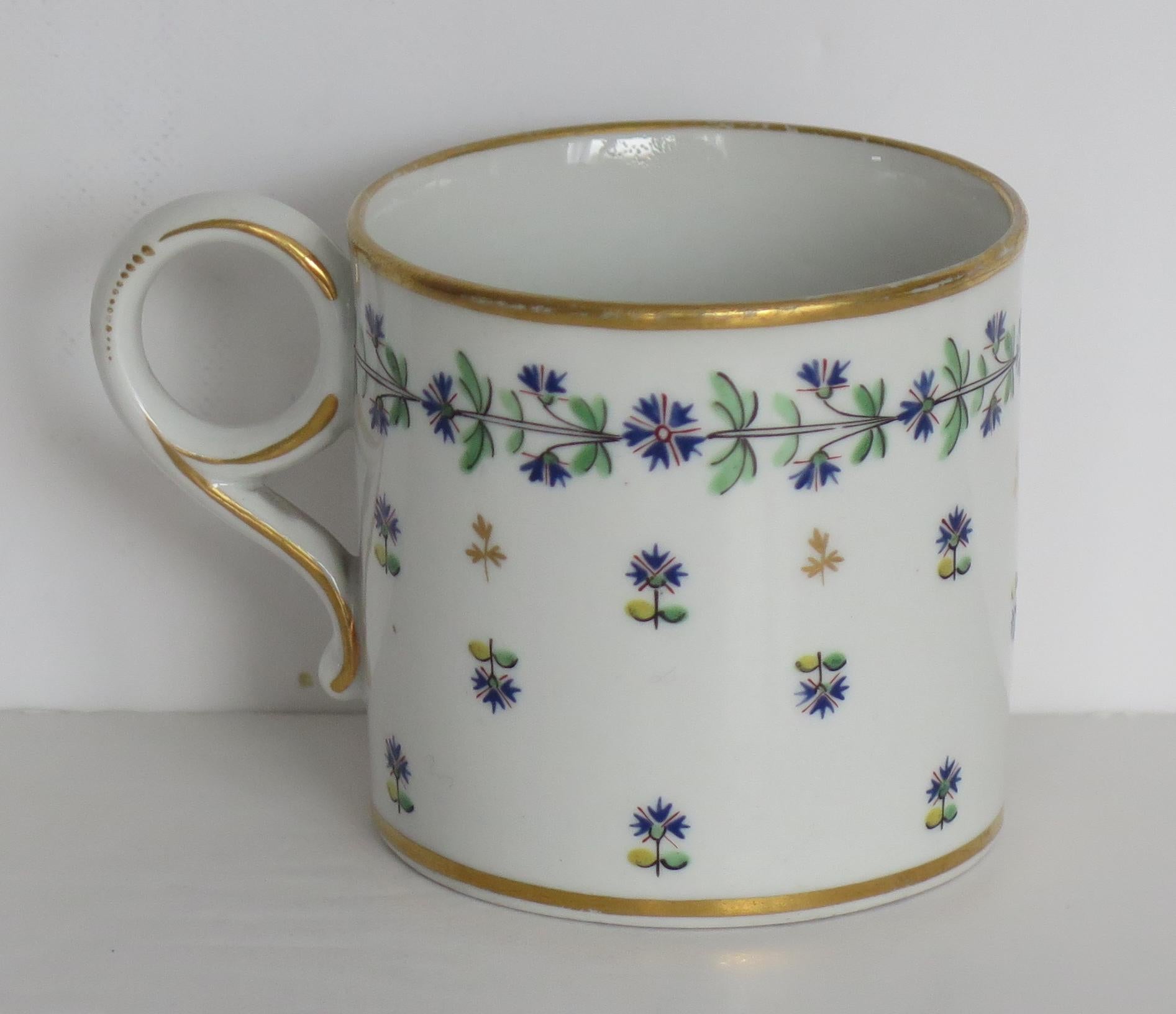 Hand-Painted Georgian Worcester Barr Porcelain Coffee Can in Cornflower Pattern, circa 1800