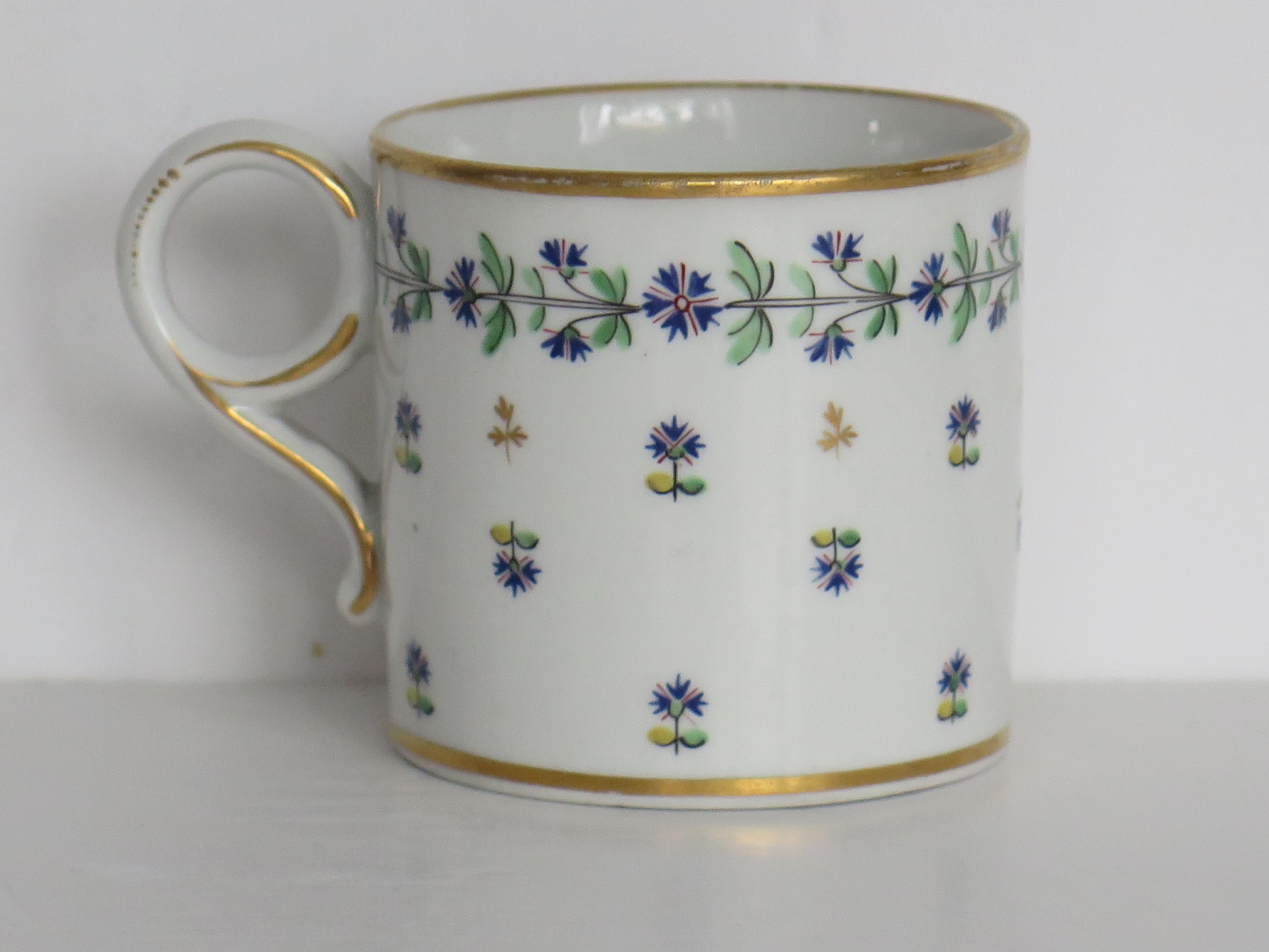 Georgian Worcester Barr Porcelain Coffee Can in Cornflower Pattern, circa 1800 In Excellent Condition In Lincoln, Lincolnshire