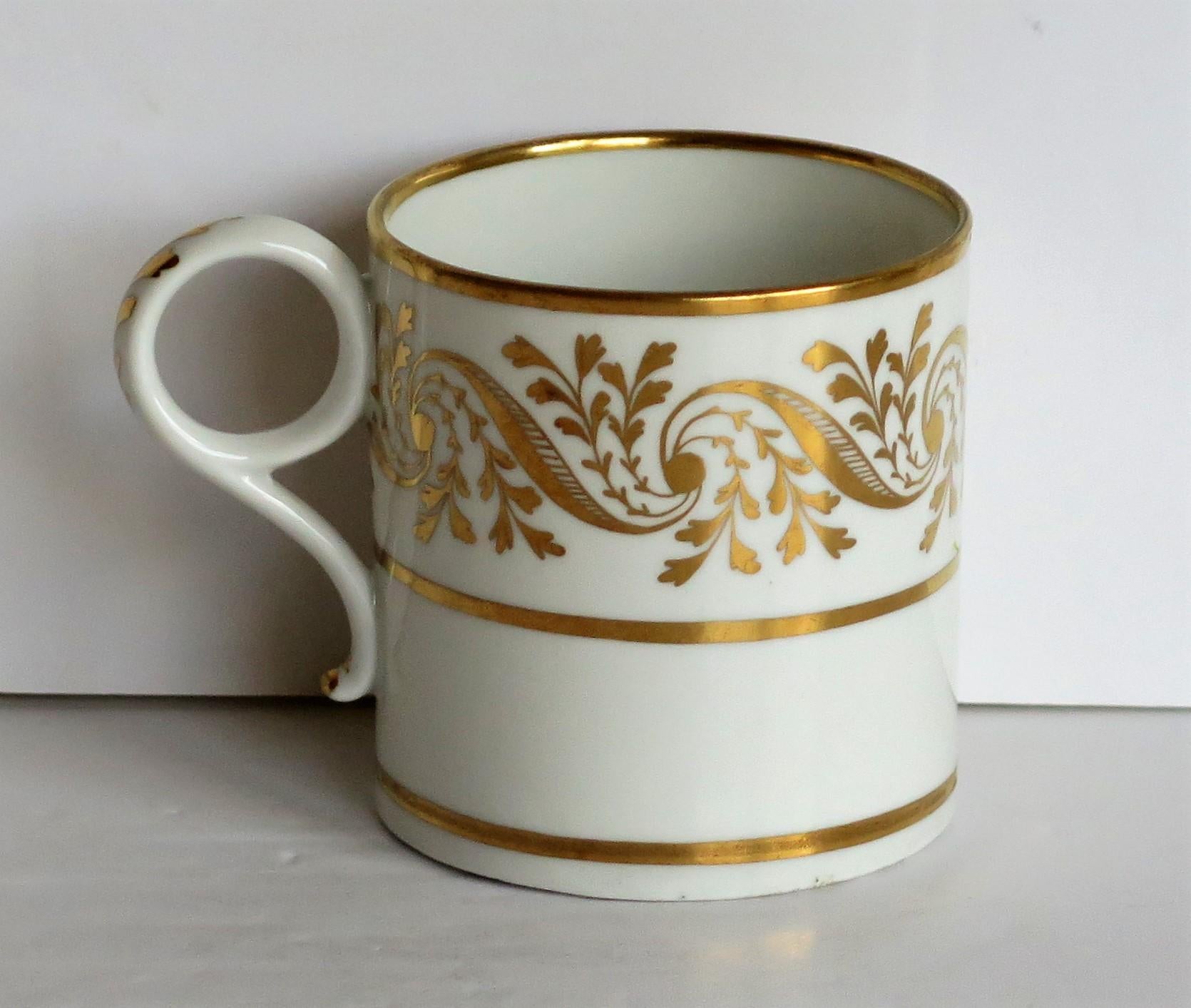 George III Boîte à café en porcelaine Georgian Worcester BF&B à motif doré à la main, vers 1810 en vente