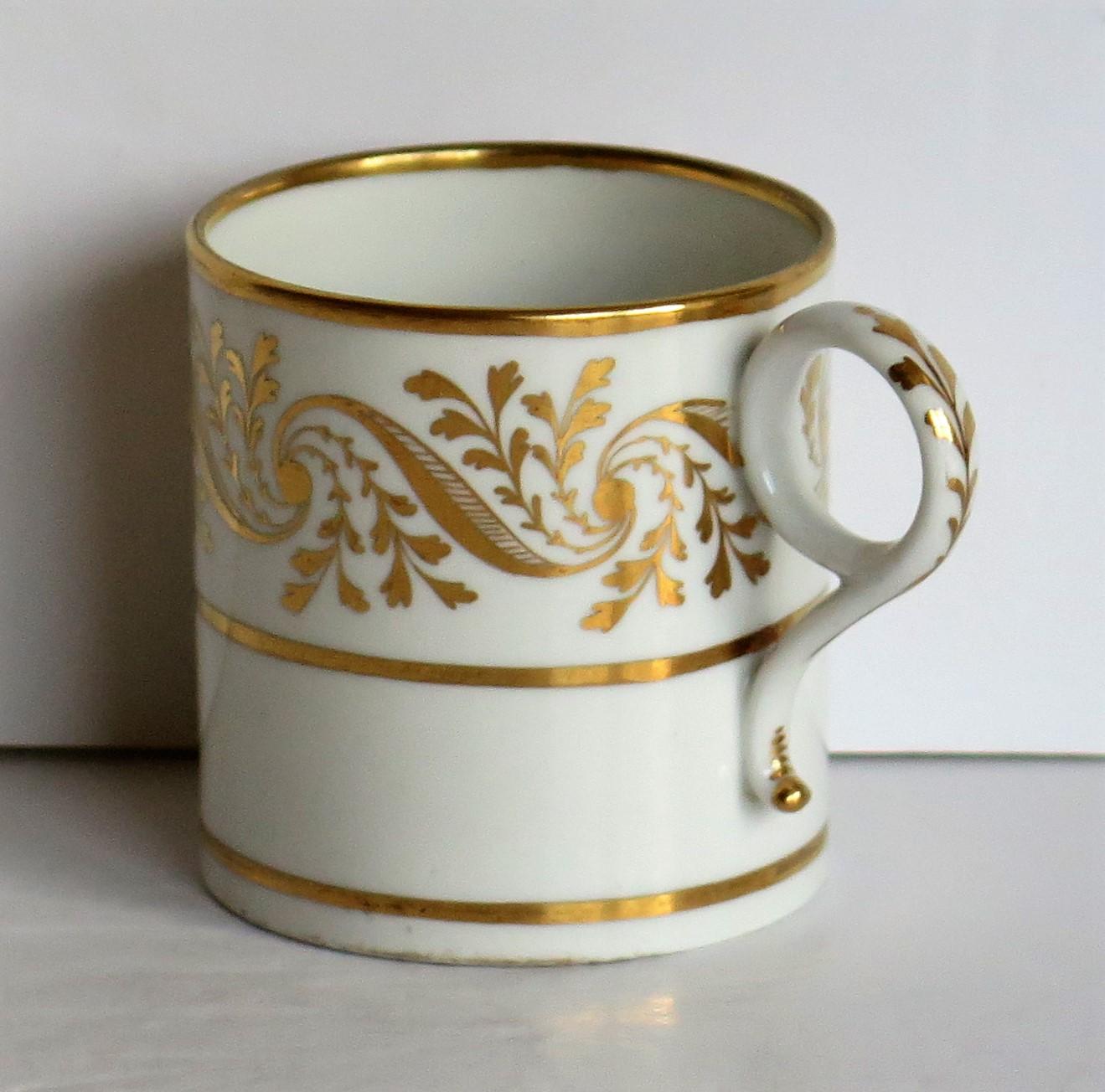Peint à la main Boîte à café en porcelaine Georgian Worcester BF&B à motif doré à la main, vers 1810 en vente