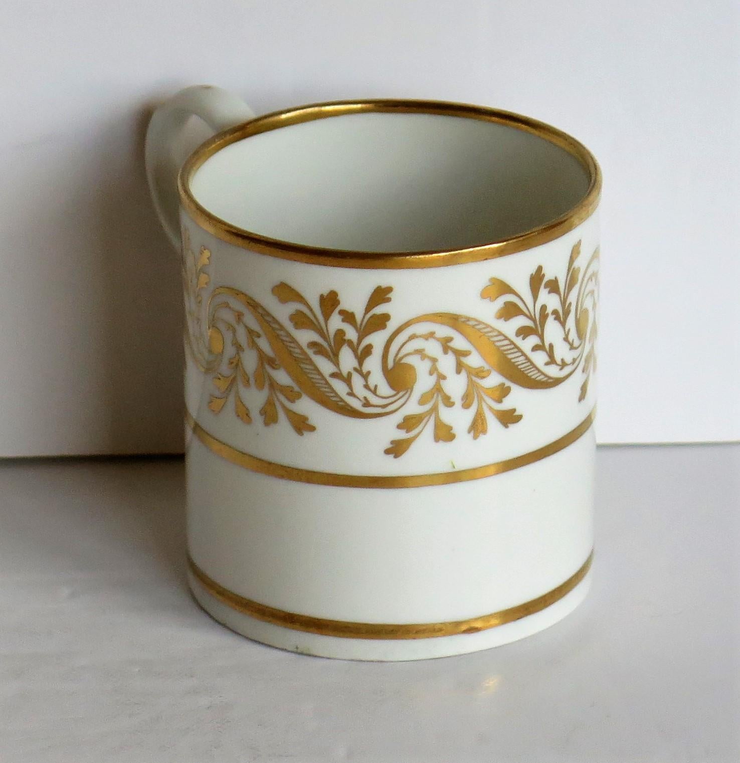 Hand-Painted Georgian Worcester BF&B Porcelain Coffee Can in Hand Gilded Pattern, circa 1810 For Sale