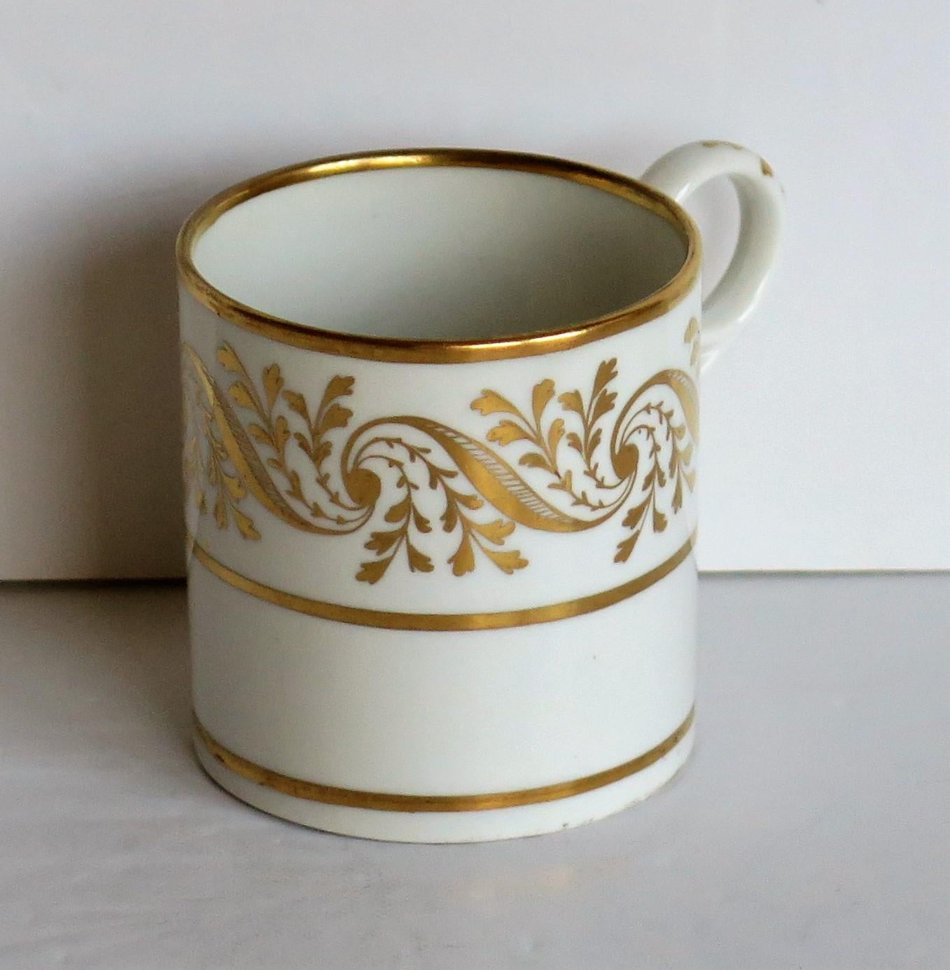 Boîte à café en porcelaine Georgian Worcester BF&B à motif doré à la main, vers 1810 en vente 1
