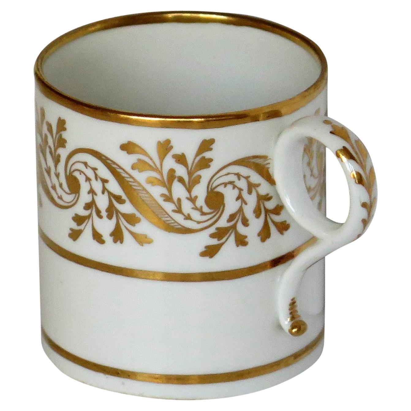 Lata de café de porcelana Worcester Georgiana BF&B con dibujo dorado a mano, hacia 1810 en venta