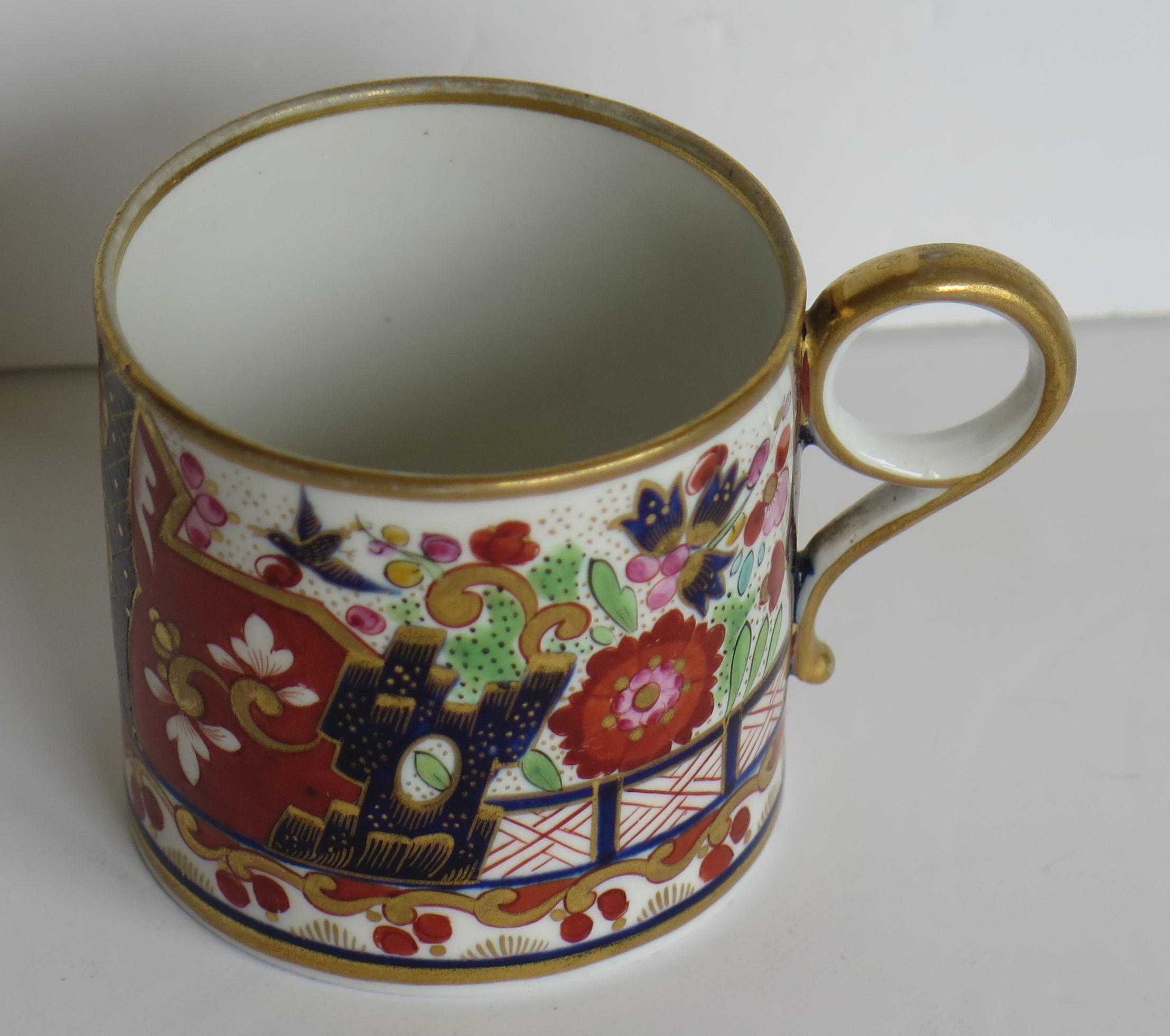 Georgian Worcester BF&B Porcelain Coffee Can in Imari Fence Pattern, circa 1810 3