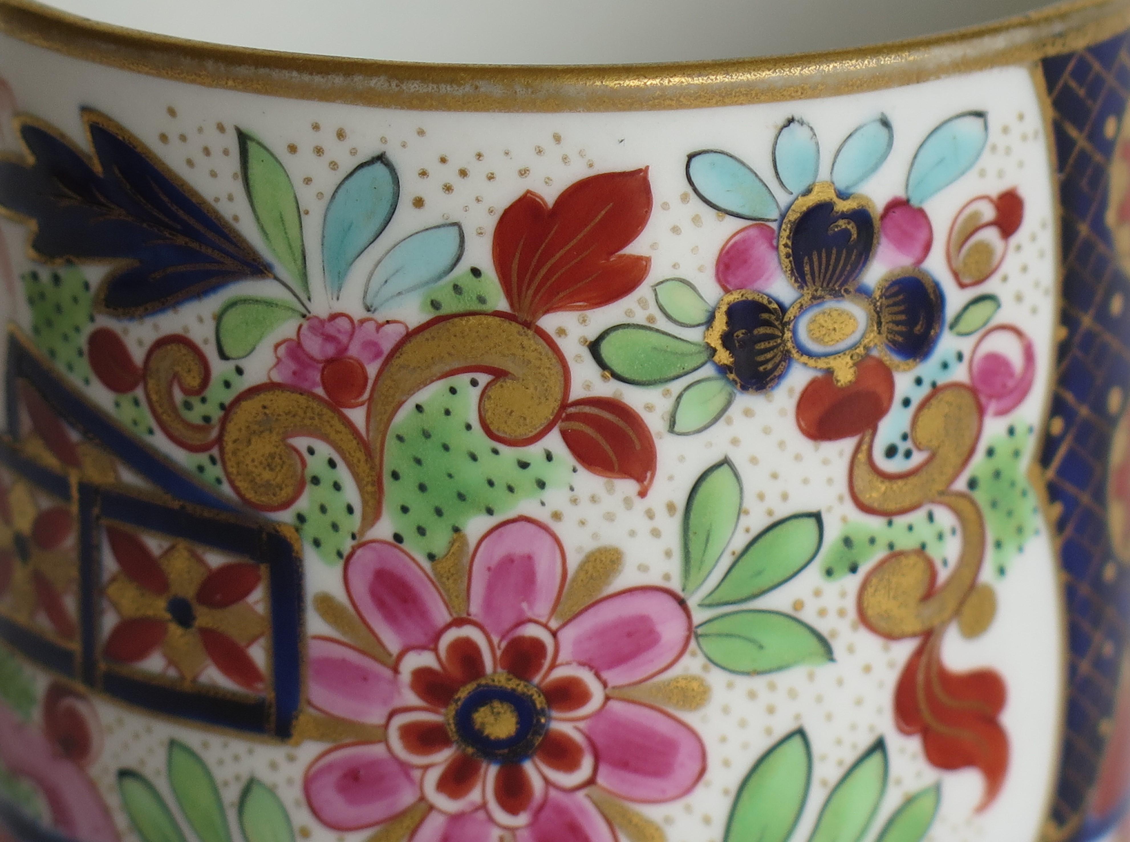 Georgian Worcester BF&B Porcelain Coffee Can in Imari Fence Pattern, circa 1810 5