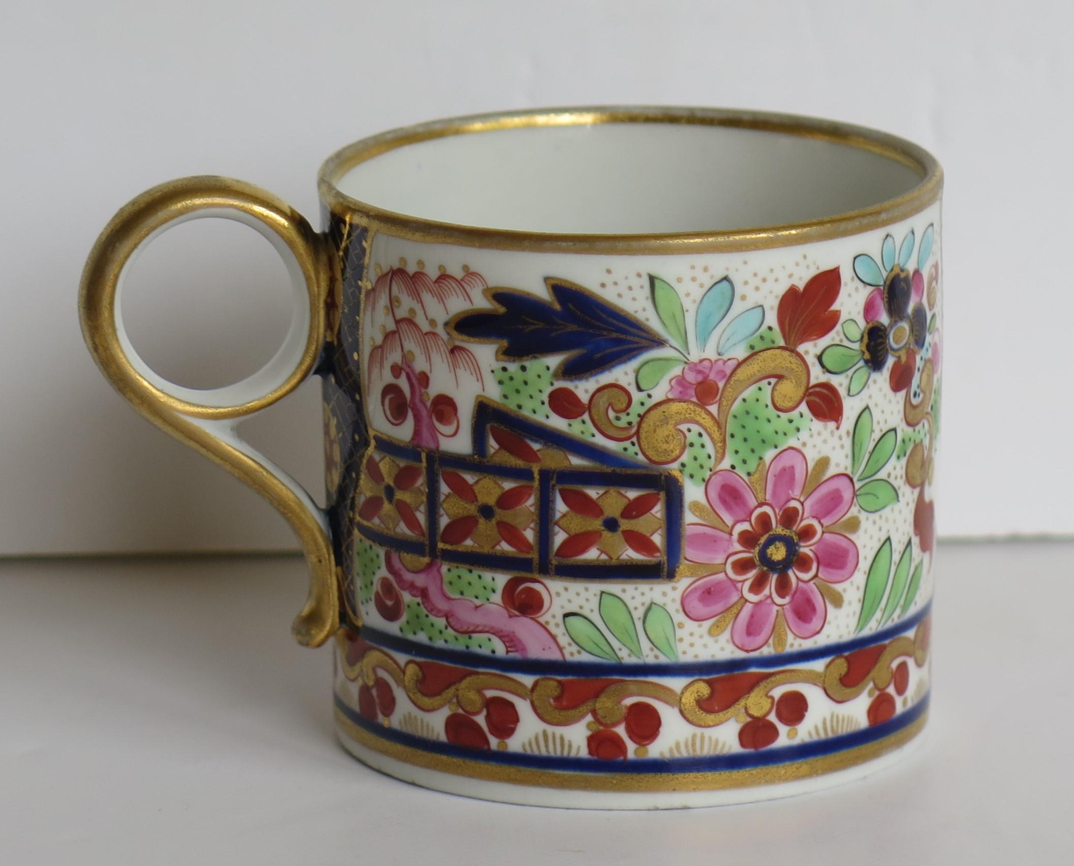 This is a high quality coffee can in a hand gilded pattern made by Worcester during the Barr, Flight & Barr period (BFB) of George 111rd years, circa 1807-1813.

The coffee can is well potted and nominally parallel, with a ring handle. It has a