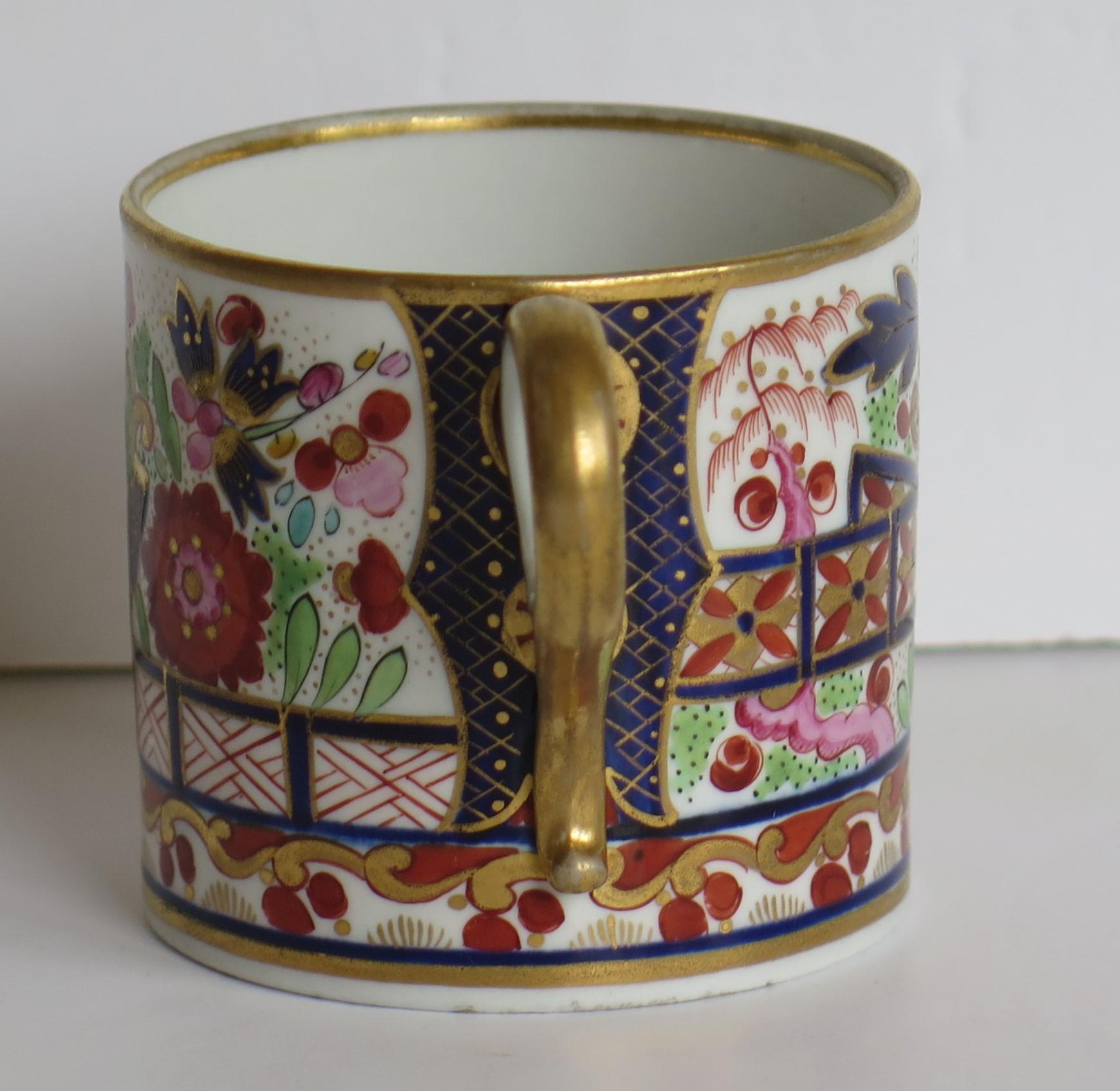 English Georgian Worcester BF&B Porcelain Coffee Can in Imari Fence Pattern, circa 1810