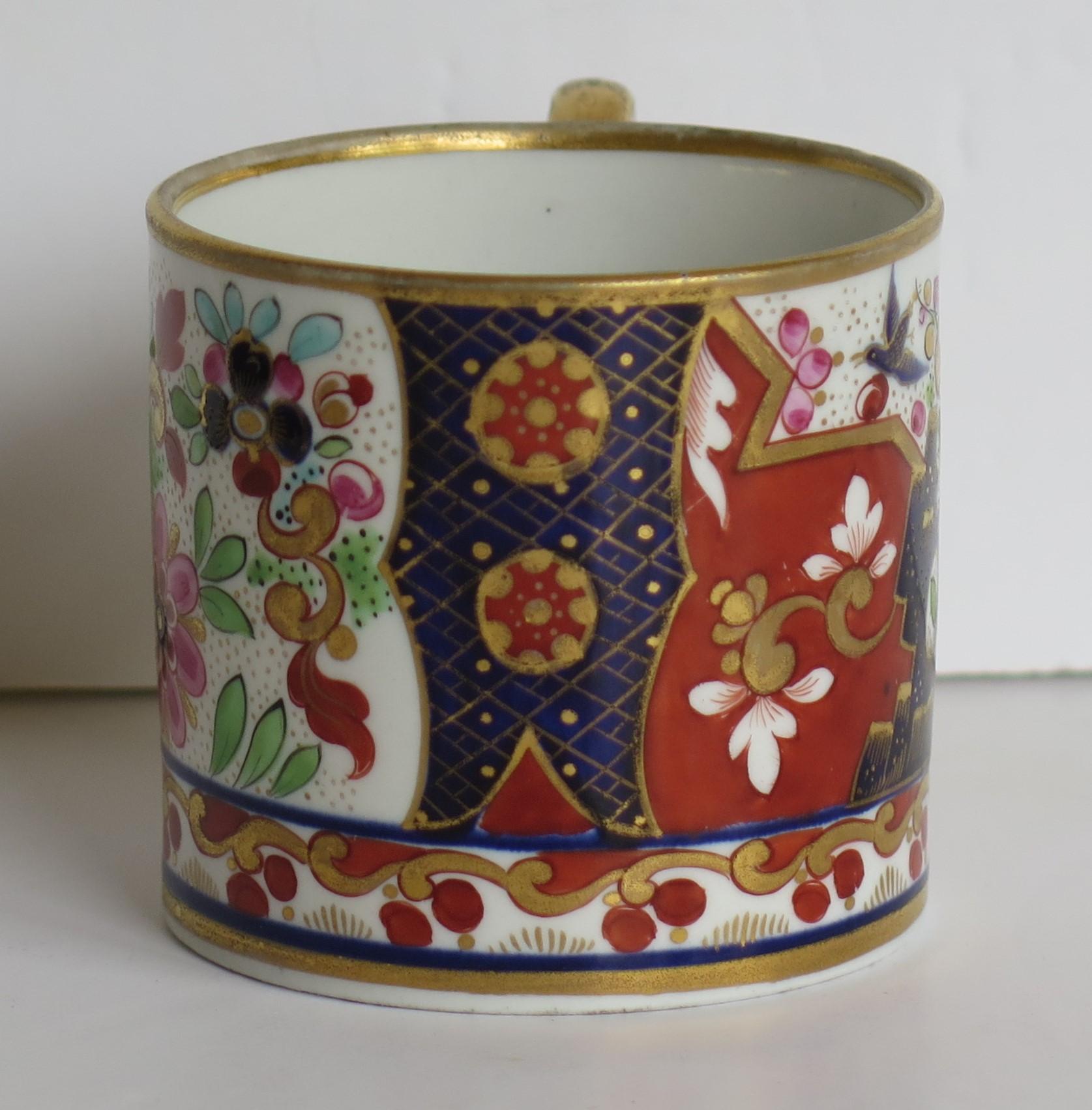 19th Century Georgian Worcester BF&B Porcelain Coffee Can in Imari Fence Pattern, circa 1810