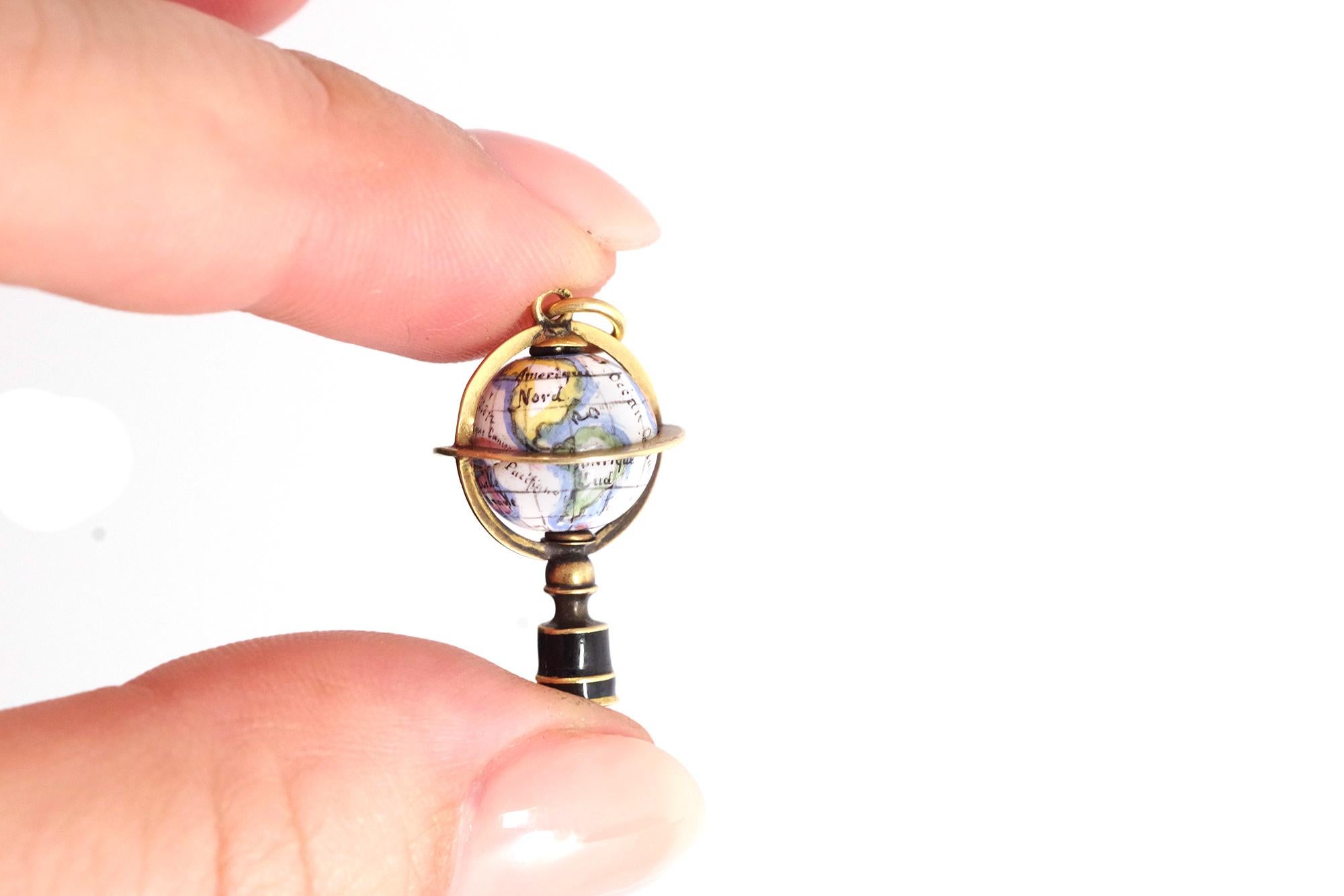 Pendentif en forme de globe terrestre géorgien en 18k et émail, pendentif en forme de globe terrestre antique Bon état - En vente à PARIS, FR