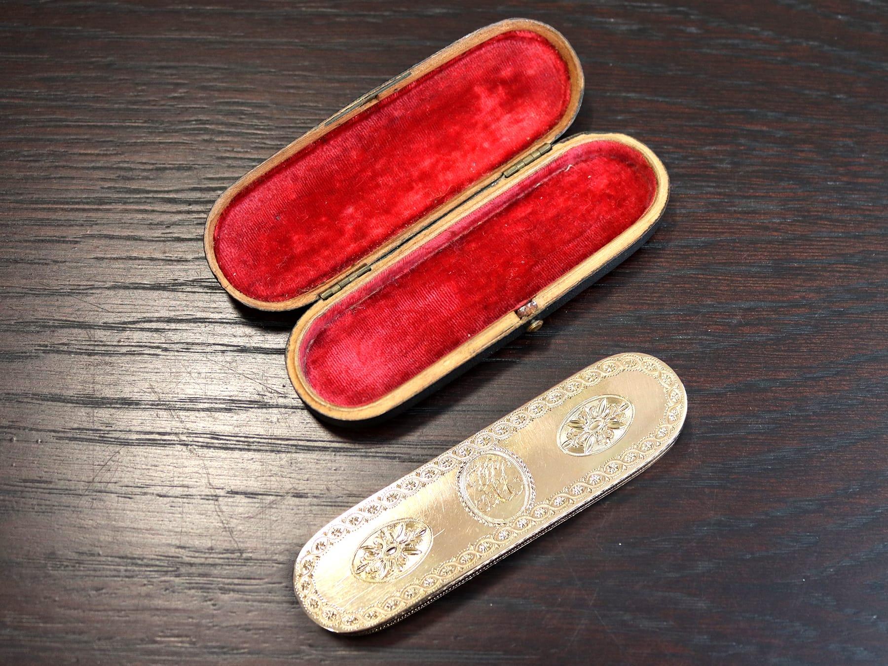 Georgisches Gelbgold Zahnstocheretui / Halter mit Spiegel im Zustand „Hervorragend“ im Angebot in Jesmond, Newcastle Upon Tyne