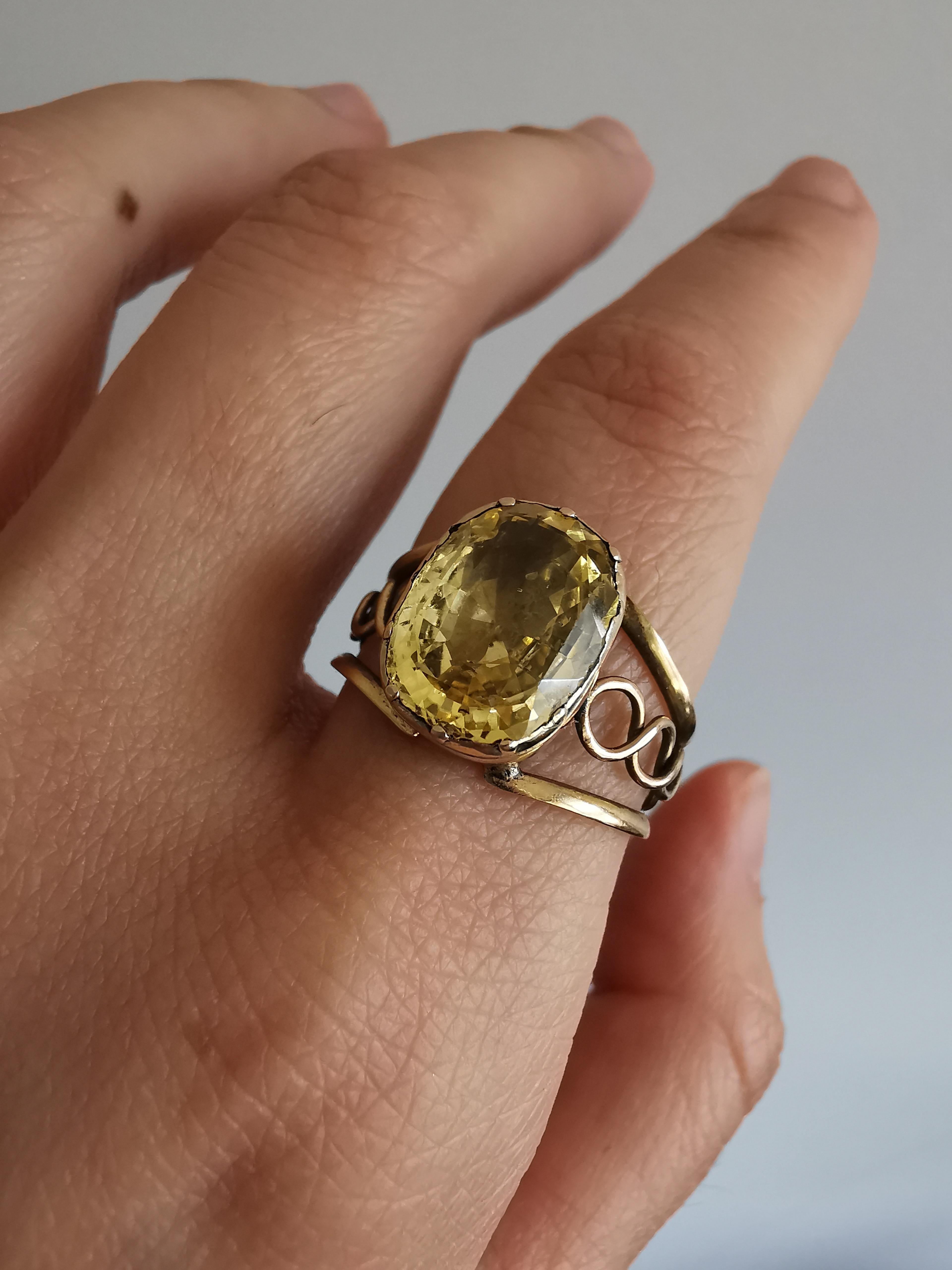 Georgianischer gelber Saphir-Ring (Antiker Kissenschliff) im Angebot