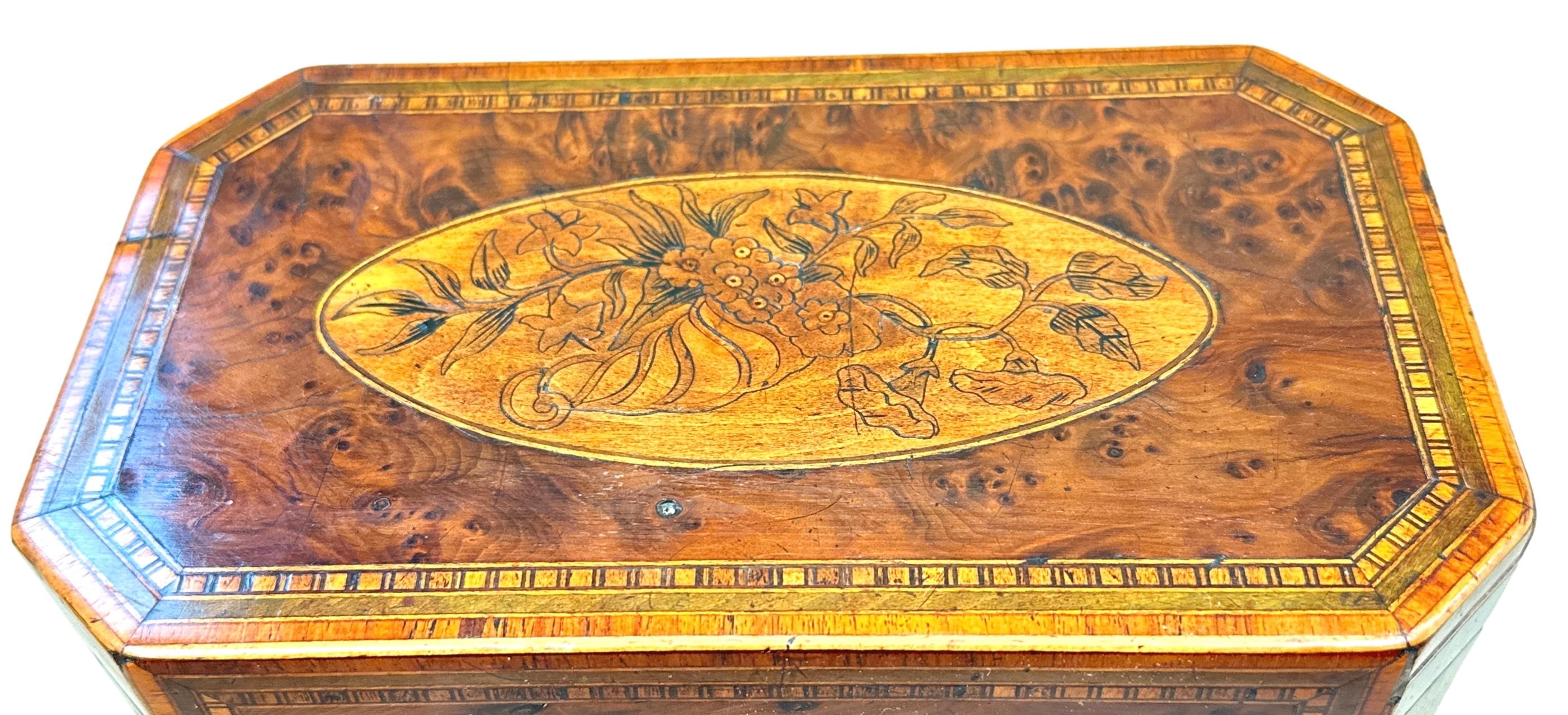 Caja de té georgiana de tejo con incrustaciones florales Jorge III en venta