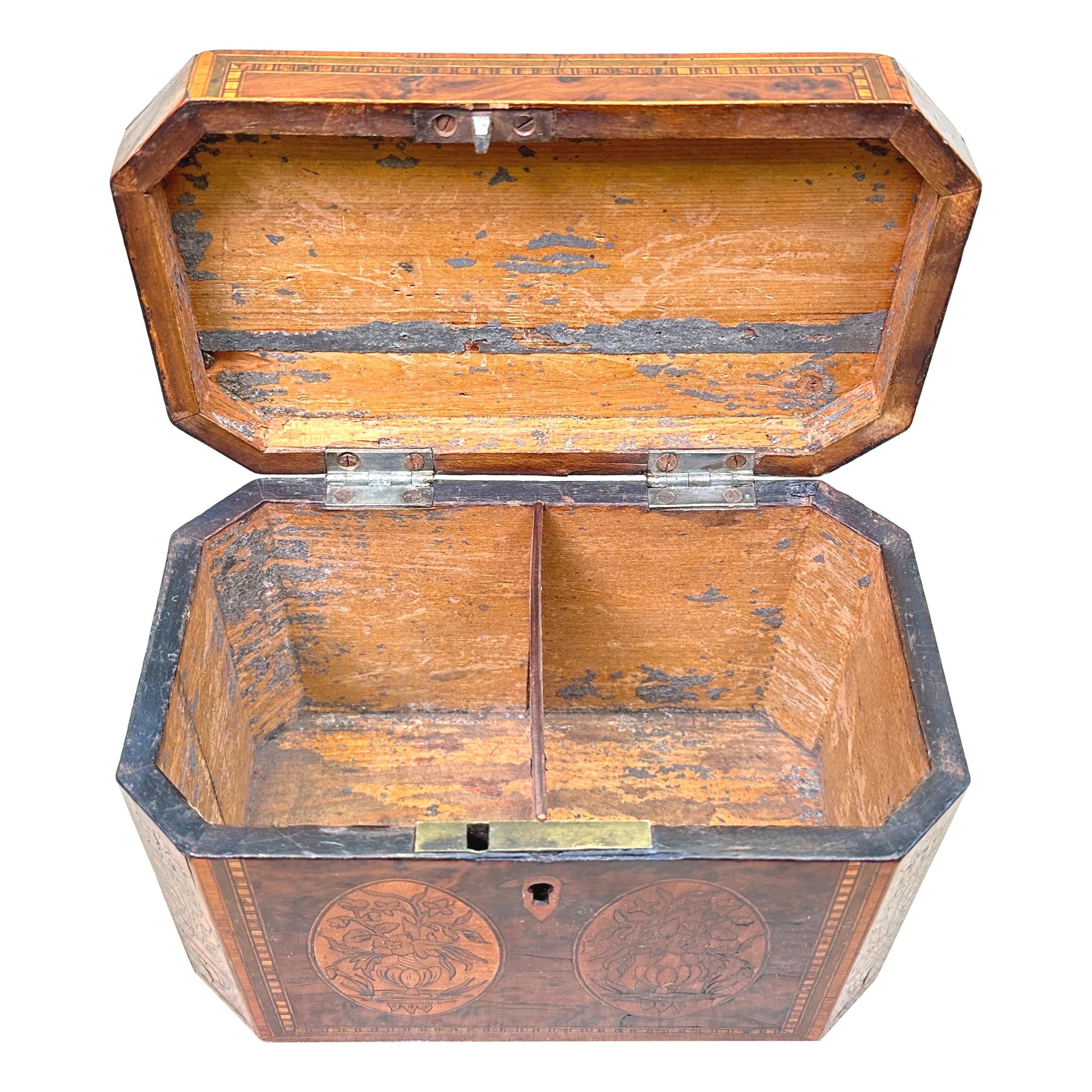 Caja de té georgiana de tejo con incrustaciones florales Tejo en venta