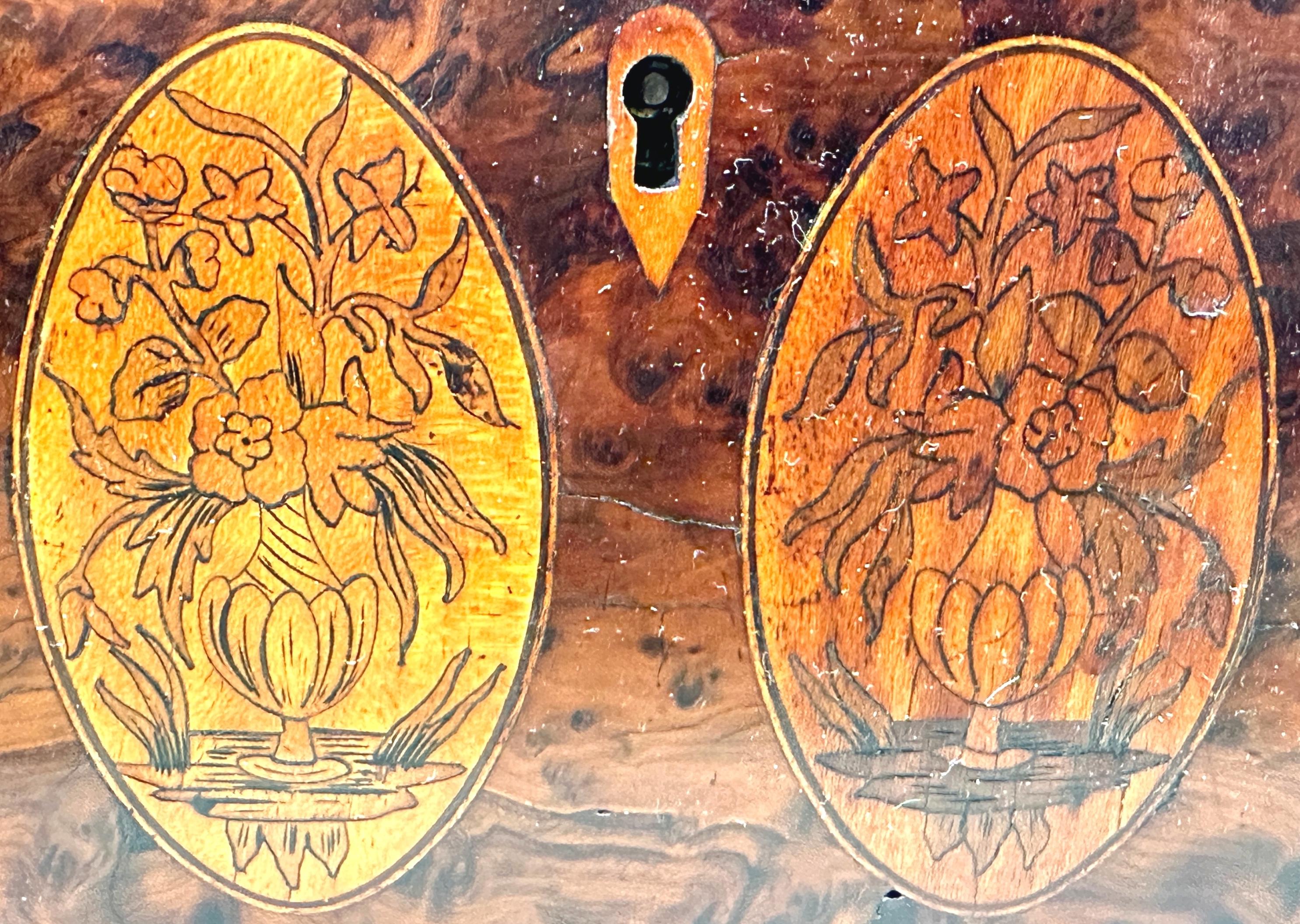 Caja de té georgiana de tejo con incrustaciones florales en venta 1