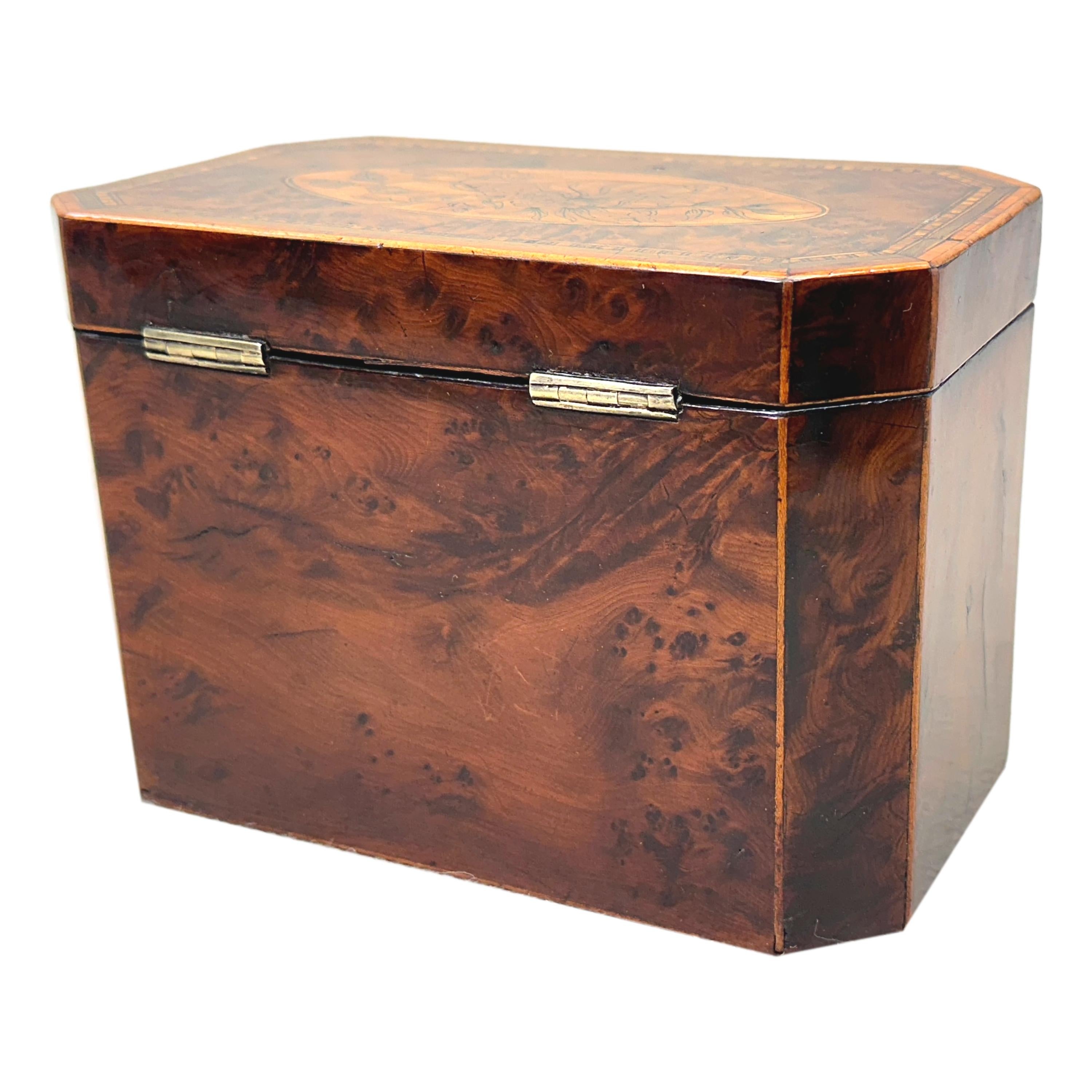 Caja de té georgiana de tejo con incrustaciones florales en venta 2