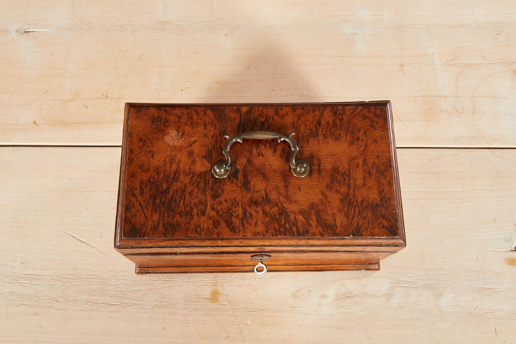Caja Georgiana de Madera de Tejo Jorge III en venta