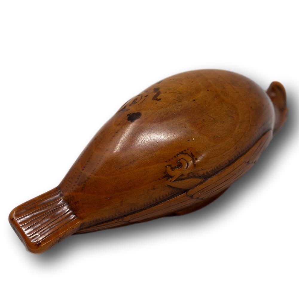 Georgian Yew Wood Parrot Snuff Box For Sale 3
