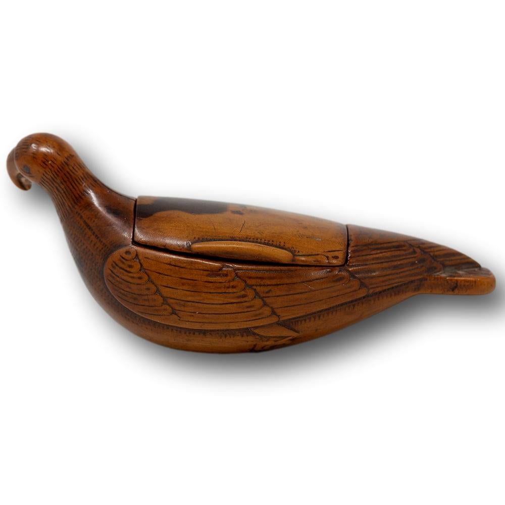 Hand-Carved Georgian Yew Wood Parrot Snuff Box For Sale