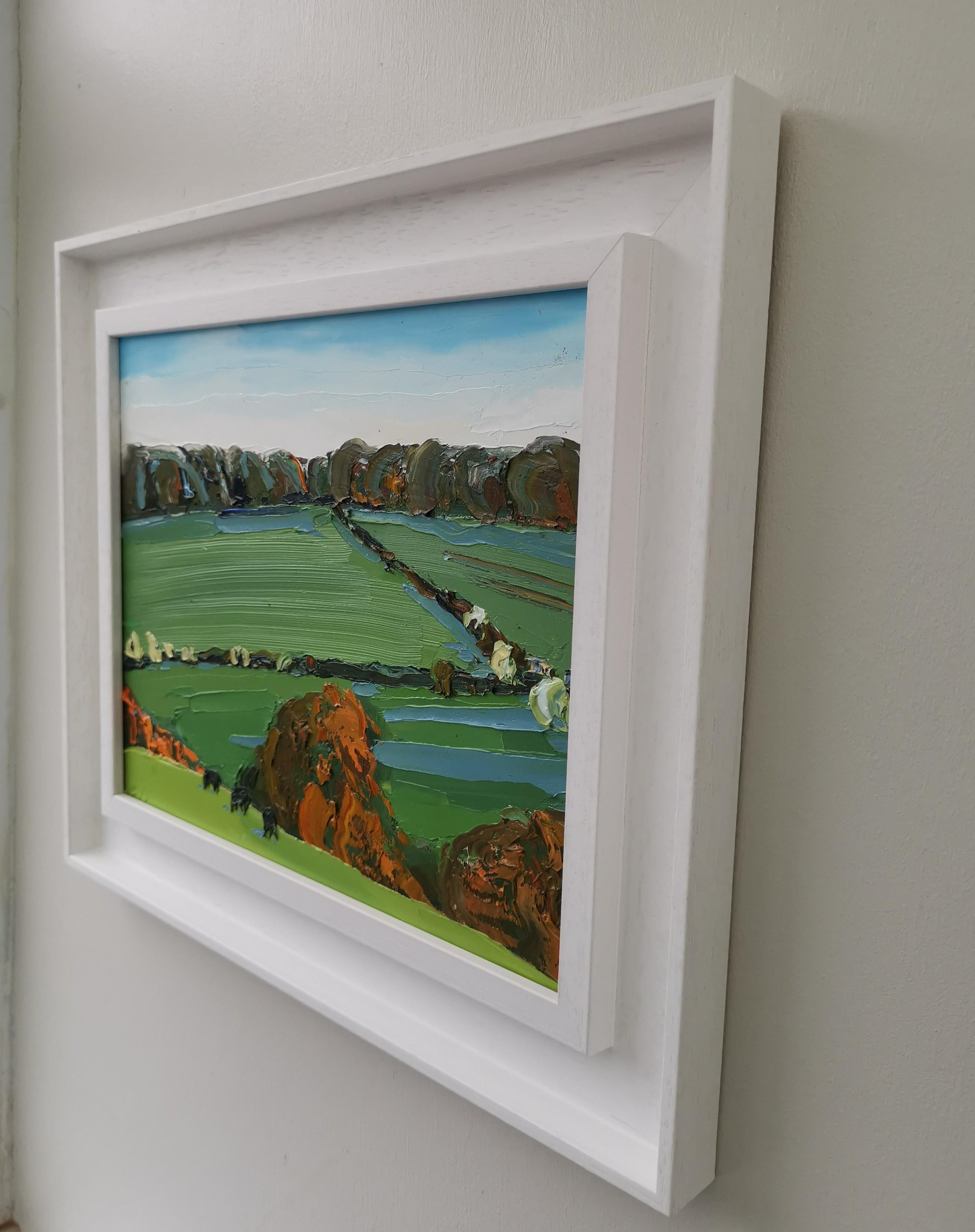 Quadro a olio dipinto en plein air in una giornata autunnale nelle Cotswolds. Il dipinto mostra una veduta di mucche al pascolo in un campo davanti a luminosi alberi autunnali. Il quadro è esposto in una cornice bianca.

INFORMAZIONI
