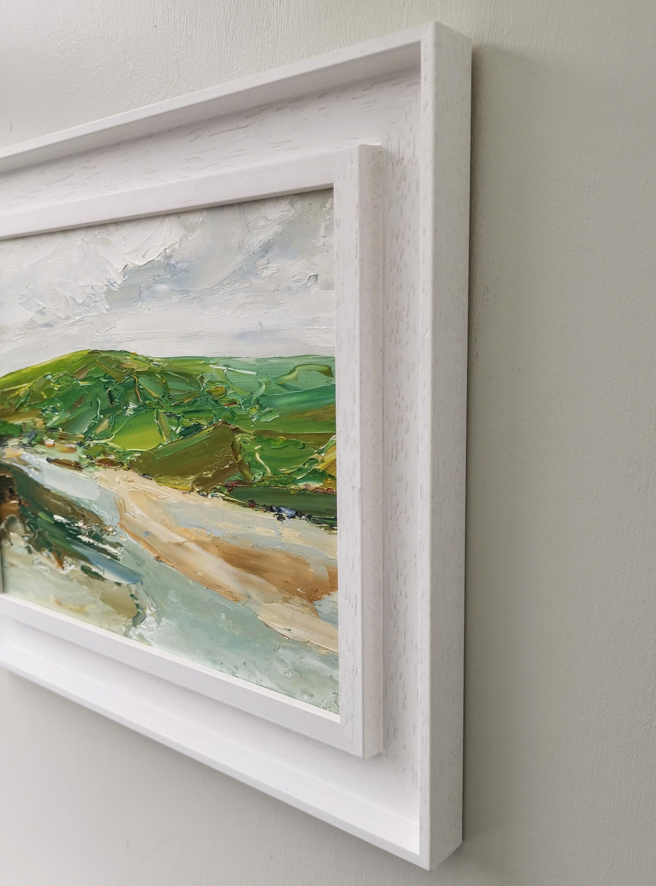 Sopra l'estuario, Gwbert, Pittura originale di paesaggio, Olio su tavola - Painting Impressionismo di Georgie Dowling