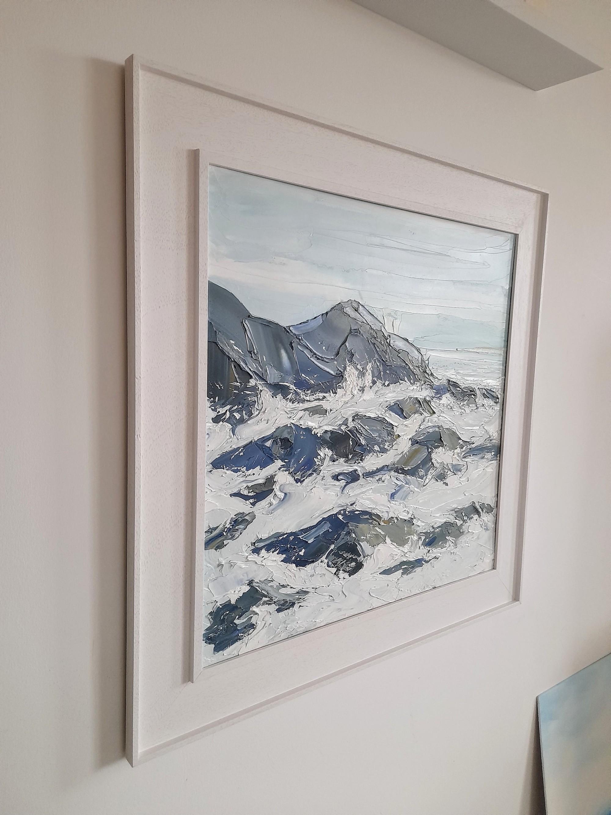 Weißes Wasser, Meereskunstwerke, Gemälde für Ihr Strandhaus, Küstenkunst (Grau), Abstract Painting, von Georgie Dowling