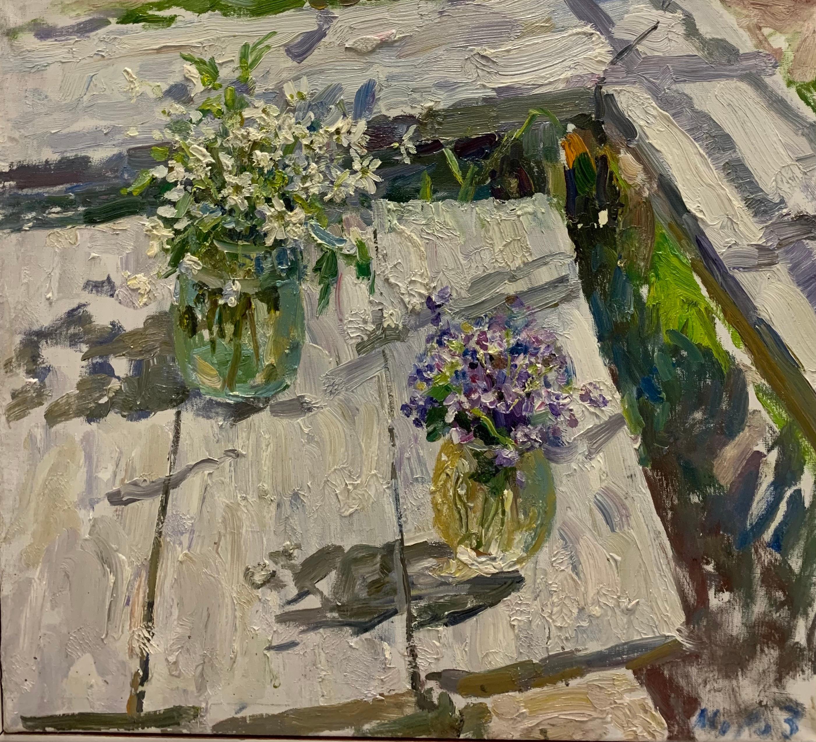« premier spring flo on the table », huile cm. 52 x 47 Fleurs, Viola, Violette, blanche - Painting de Georgij Moroz