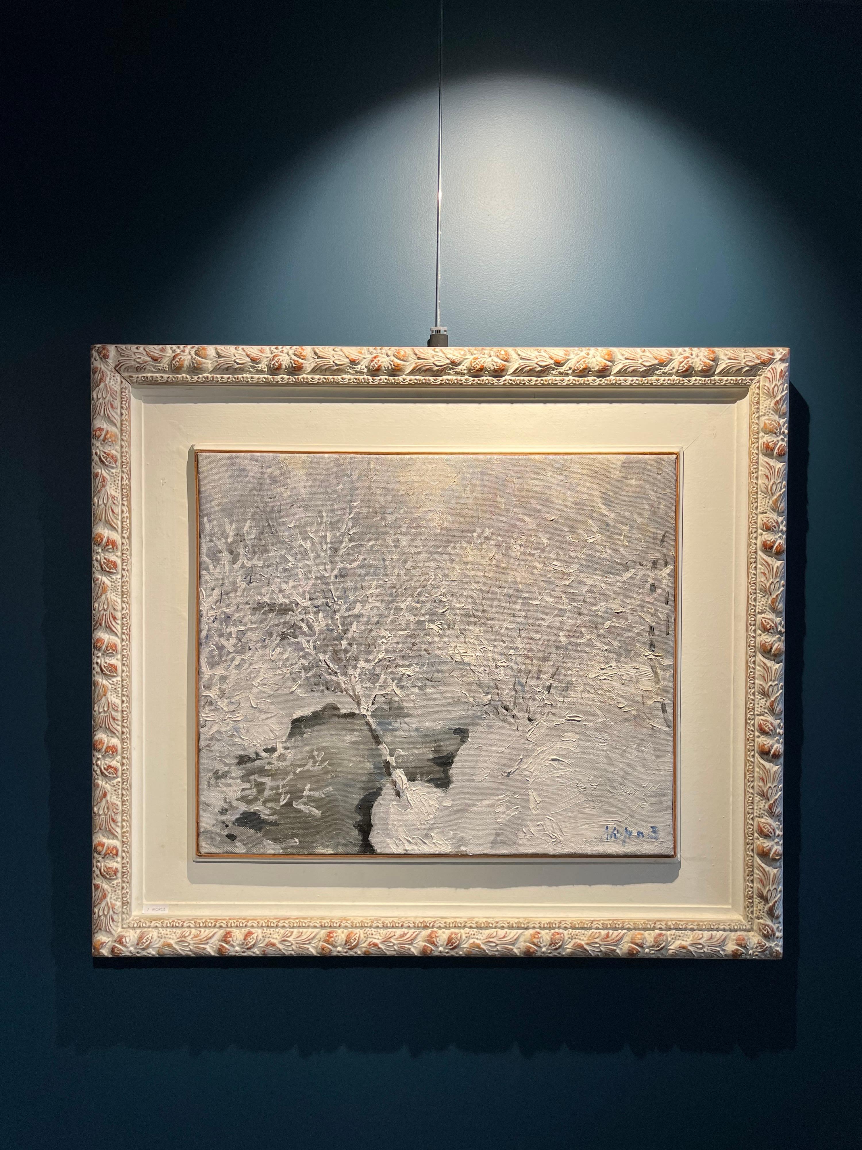 « Frost in the forest » ( Frost dans la forêt)   Pétrole  cm. 58 x 49 1997, blanc, gris - Impressionnisme Painting par Georgij Moroz