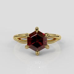 Georgina Yvonne Anillo de compromiso con granate hexagonal "Ivy" en oro amarillo de 18 ct