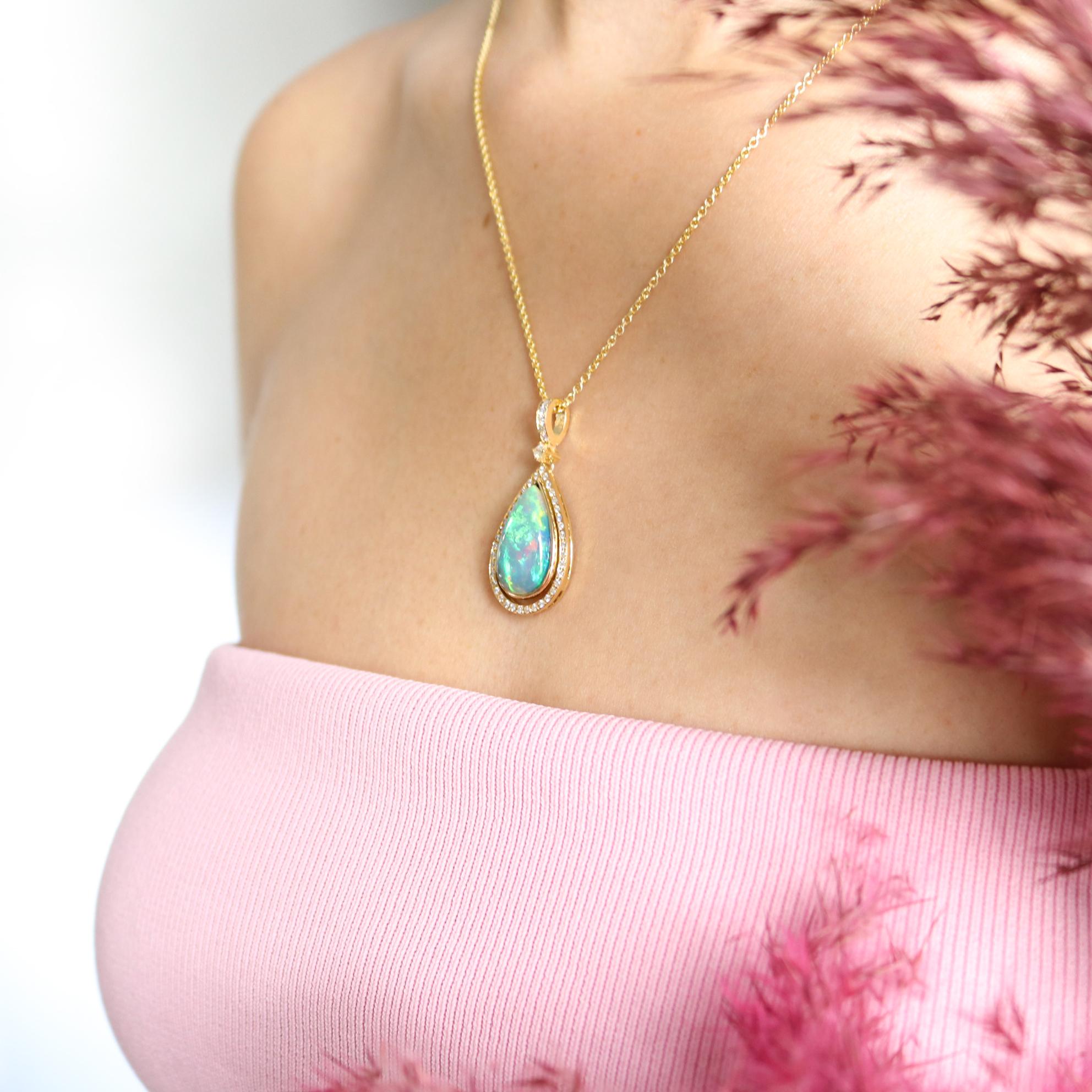 Pendentif collection Georgios en or jaune 118 carats avec opale poire et diamants en vente 4