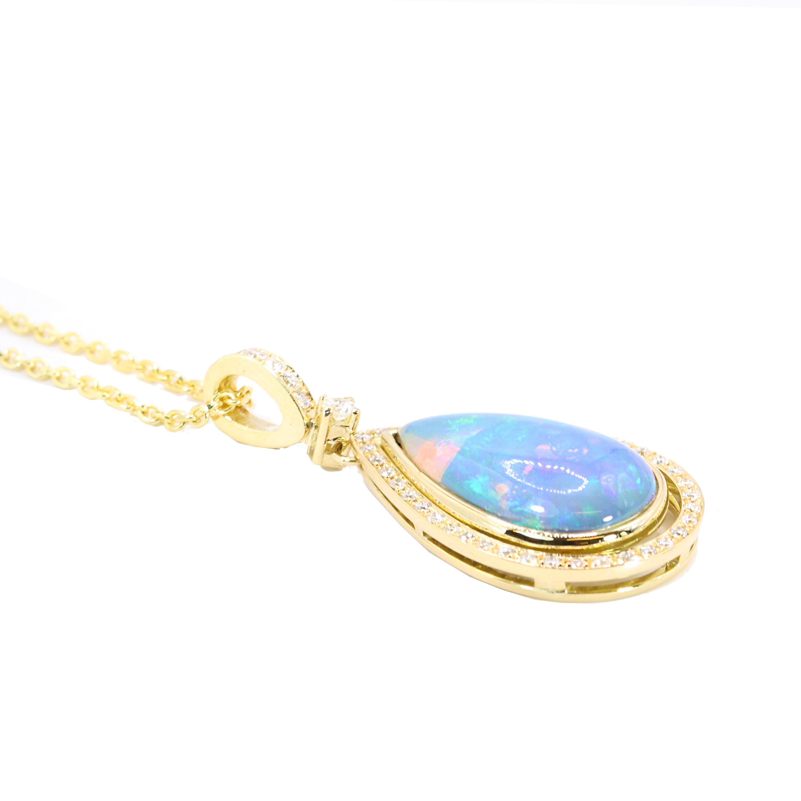 Contemporain Pendentif collection Georgios en or jaune 118 carats avec opale poire et diamants en vente