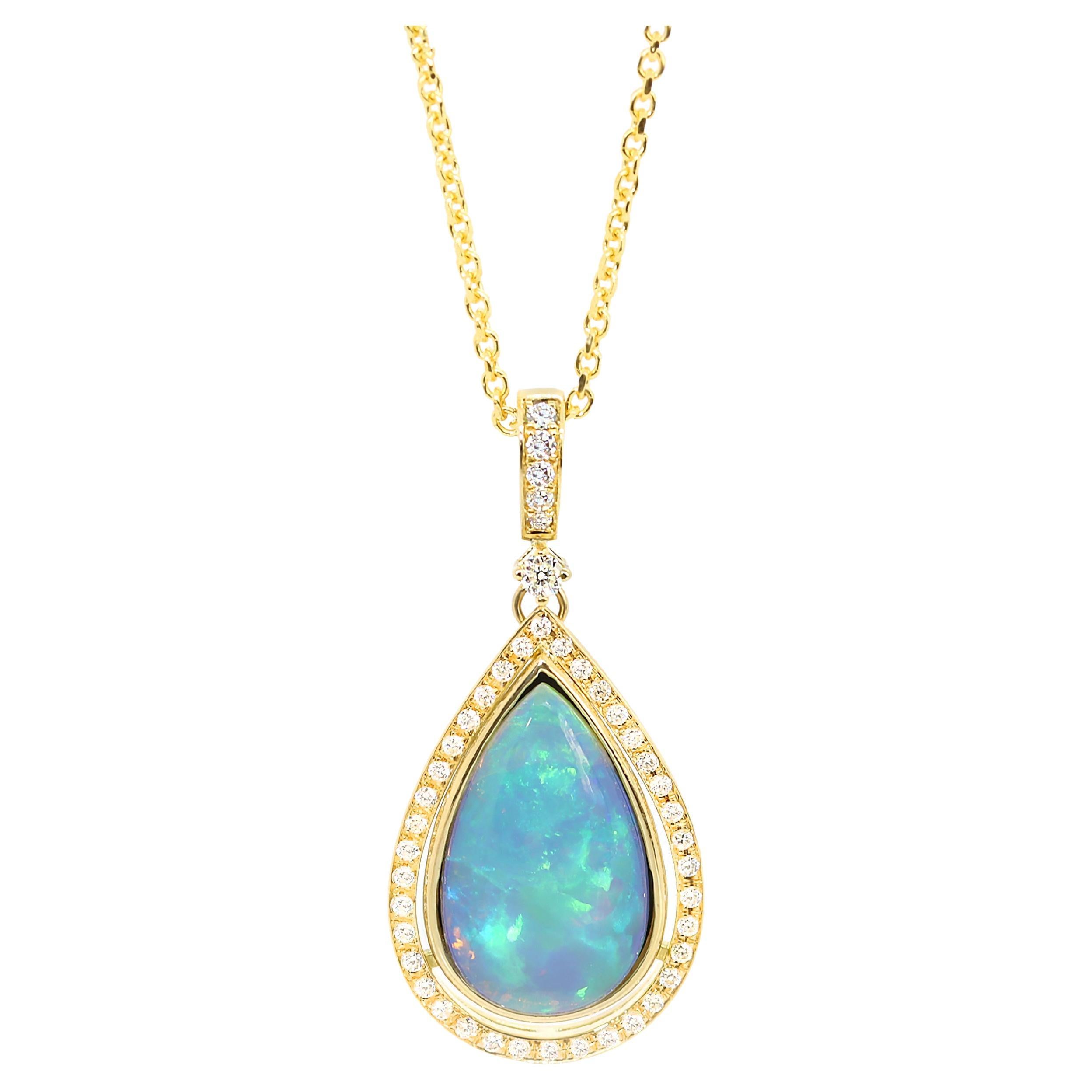 Pendentif collection Georgios en or jaune 118 carats avec opale poire et diamants en vente