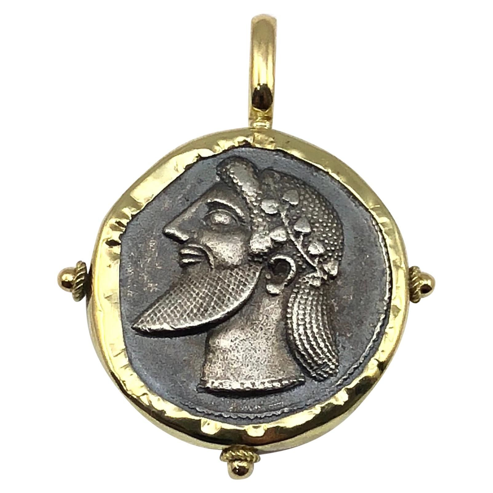 Georgios Collections 18 Karat Gold Anhänger Halskette mit Silbermünze von Dionisos