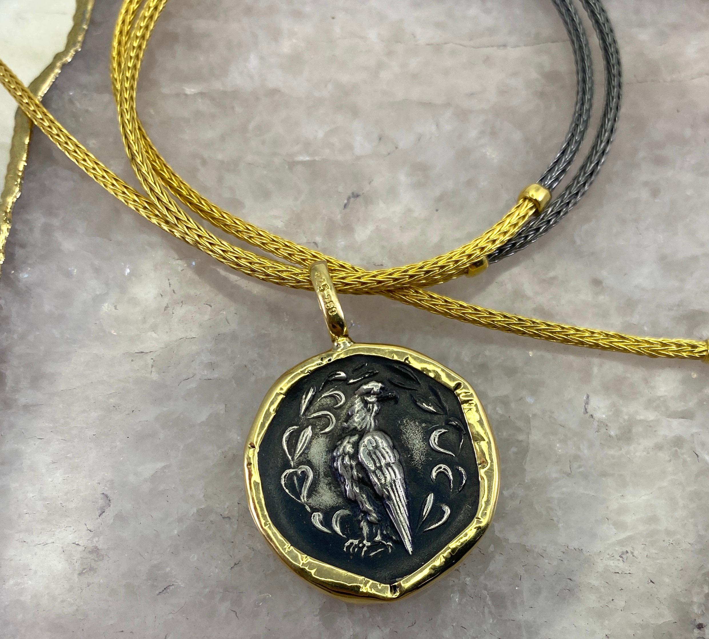 Ciondolo Georgios Collection in oro 18 carati con immagine Olympia in argento in vendita 3