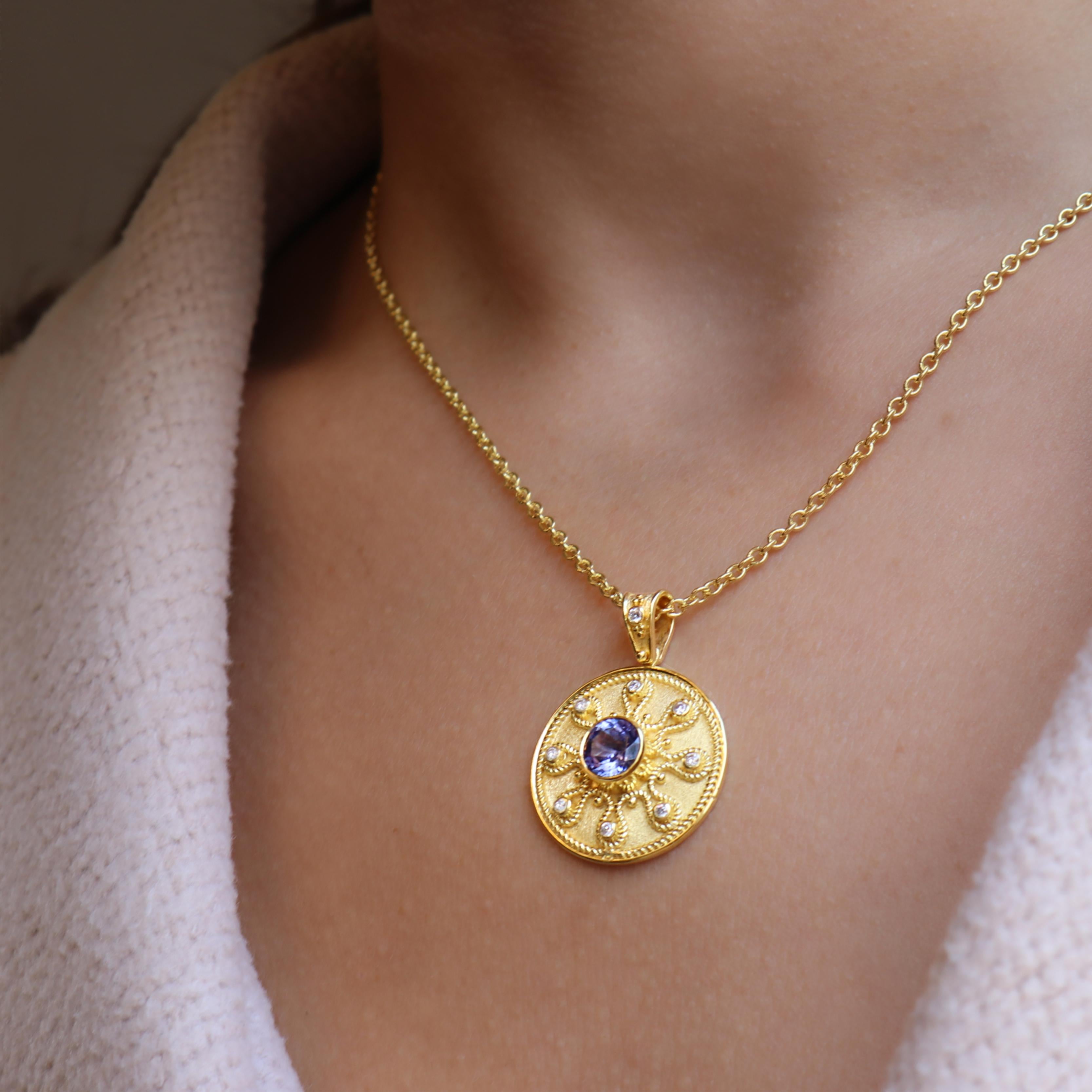 Ciondolo con tanzanite e granulazione in oro 18 carati con catenina della Collection'S in vendita 5