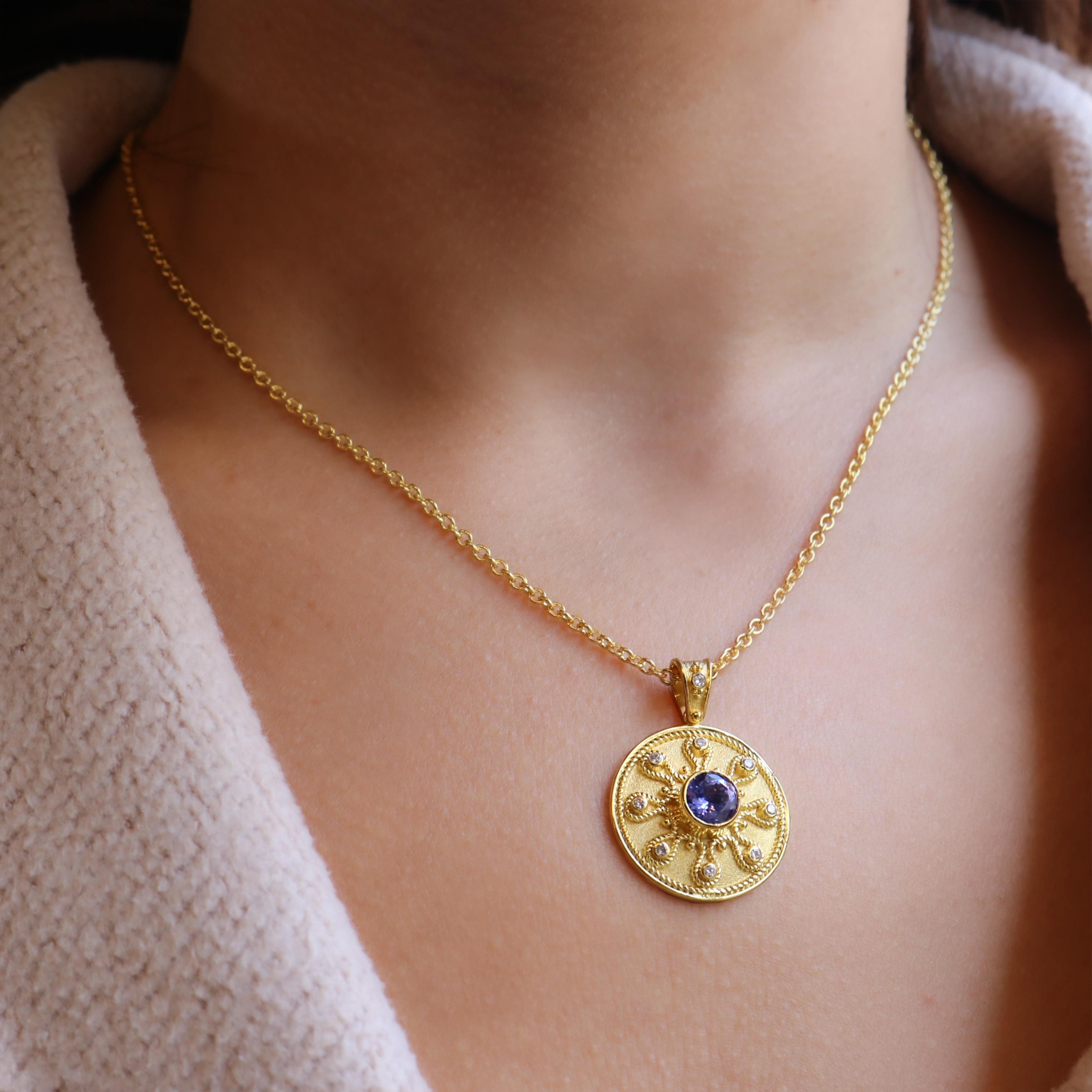 Ciondolo con tanzanite e granulazione in oro 18 carati con catenina della Collection'S in vendita 6