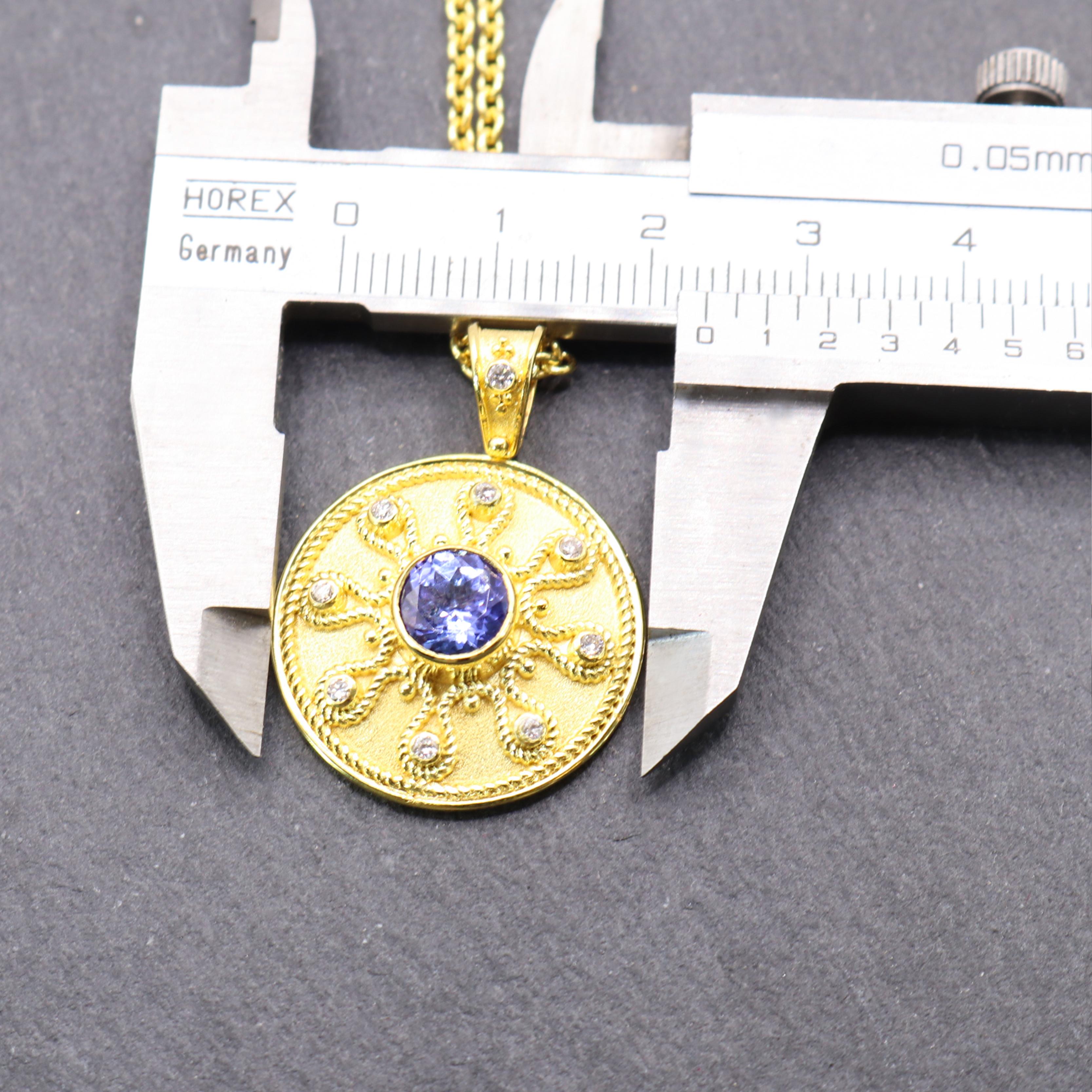 Ciondolo con tanzanite e granulazione in oro 18 carati con catenina della Collection'S In condizioni Nuovo in vendita a Astoria, NY